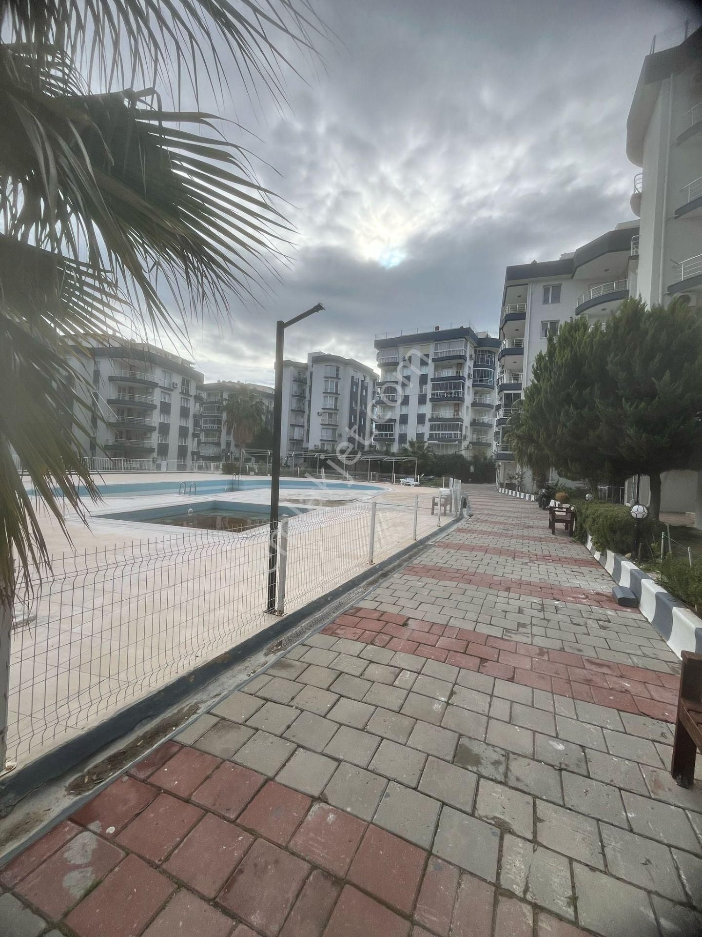 Havuzlu Sitede Ebeveyn Banyolu 3+1 Daire - Görsel 5