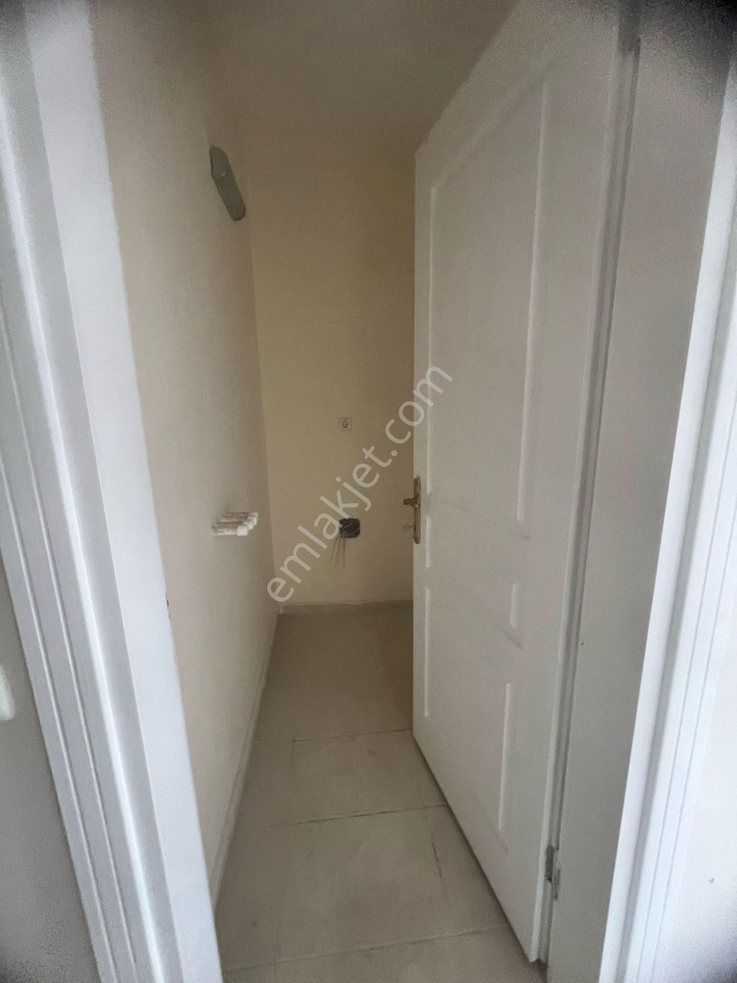 Havuzlu Sitede Ebeveyn Banyolu 3+1 Daire - Görsel 23