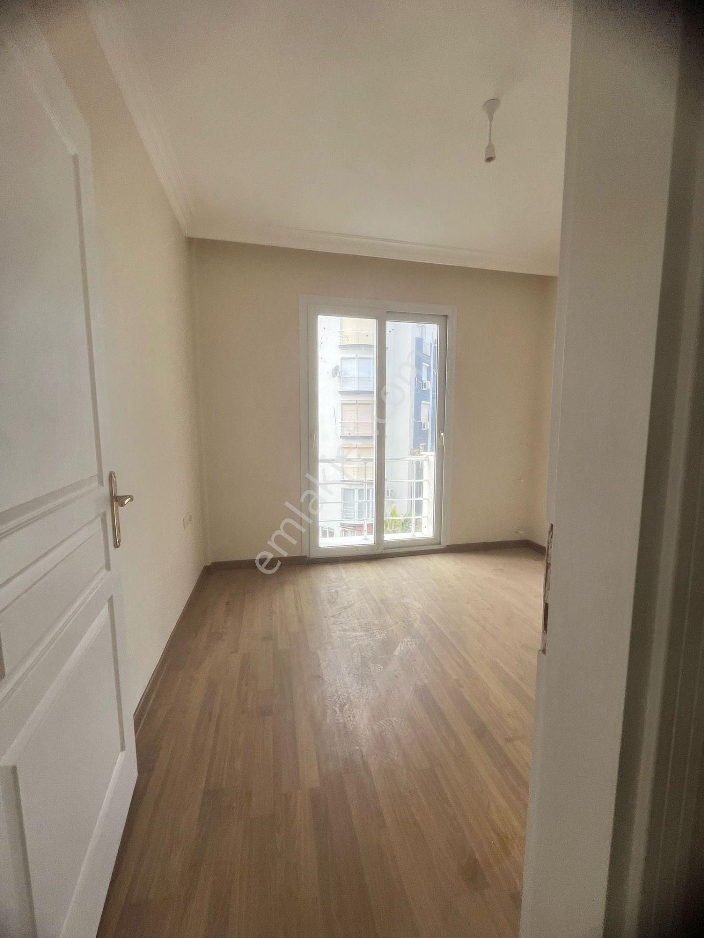 Havuzlu Sitede Ebeveyn Banyolu 3+1 Daire - Görsel 19