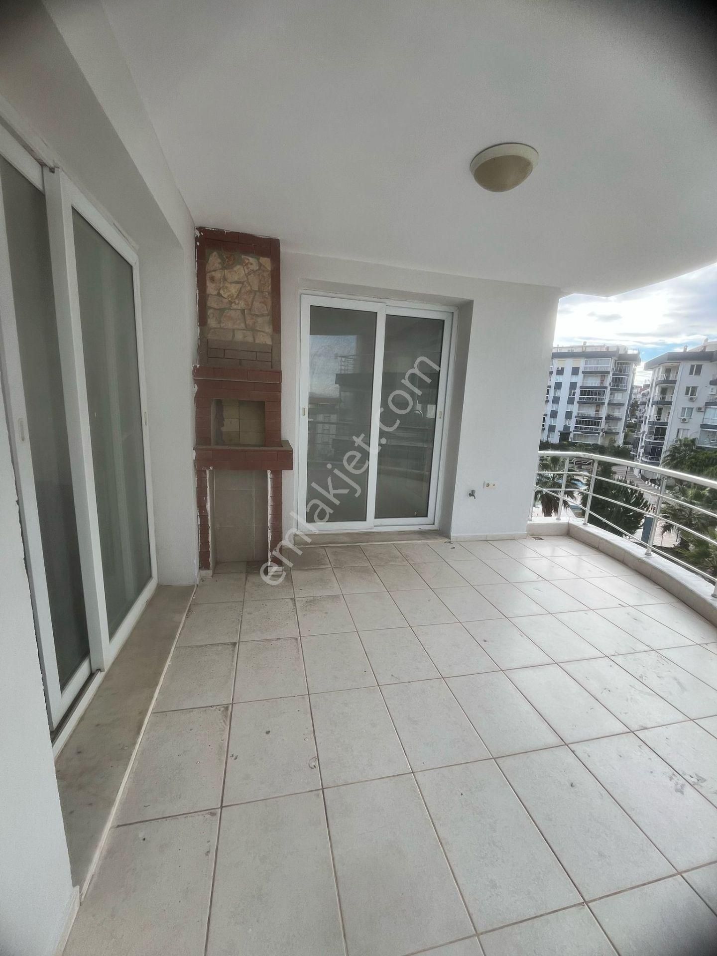 Havuzlu Sitede Ebeveyn Banyolu 3+1 Daire - Görsel 16