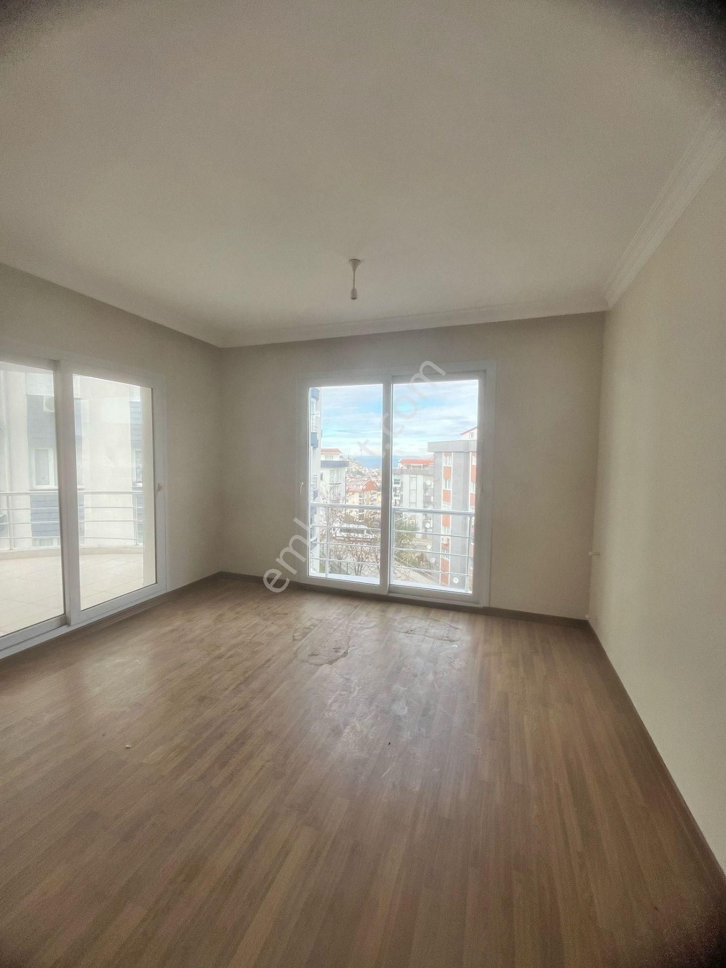 Havuzlu Sitede Ebeveyn Banyolu 3+1 Daire - Görsel 17