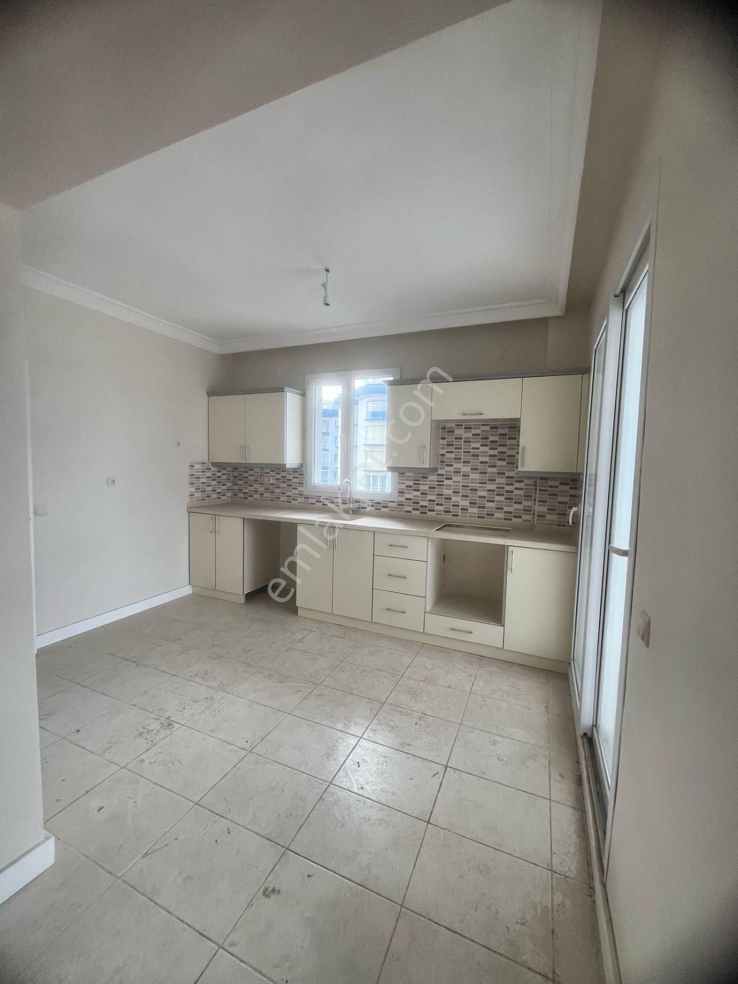 Havuzlu Sitede Ebeveyn Banyolu 3+1 Daire - Görsel 14