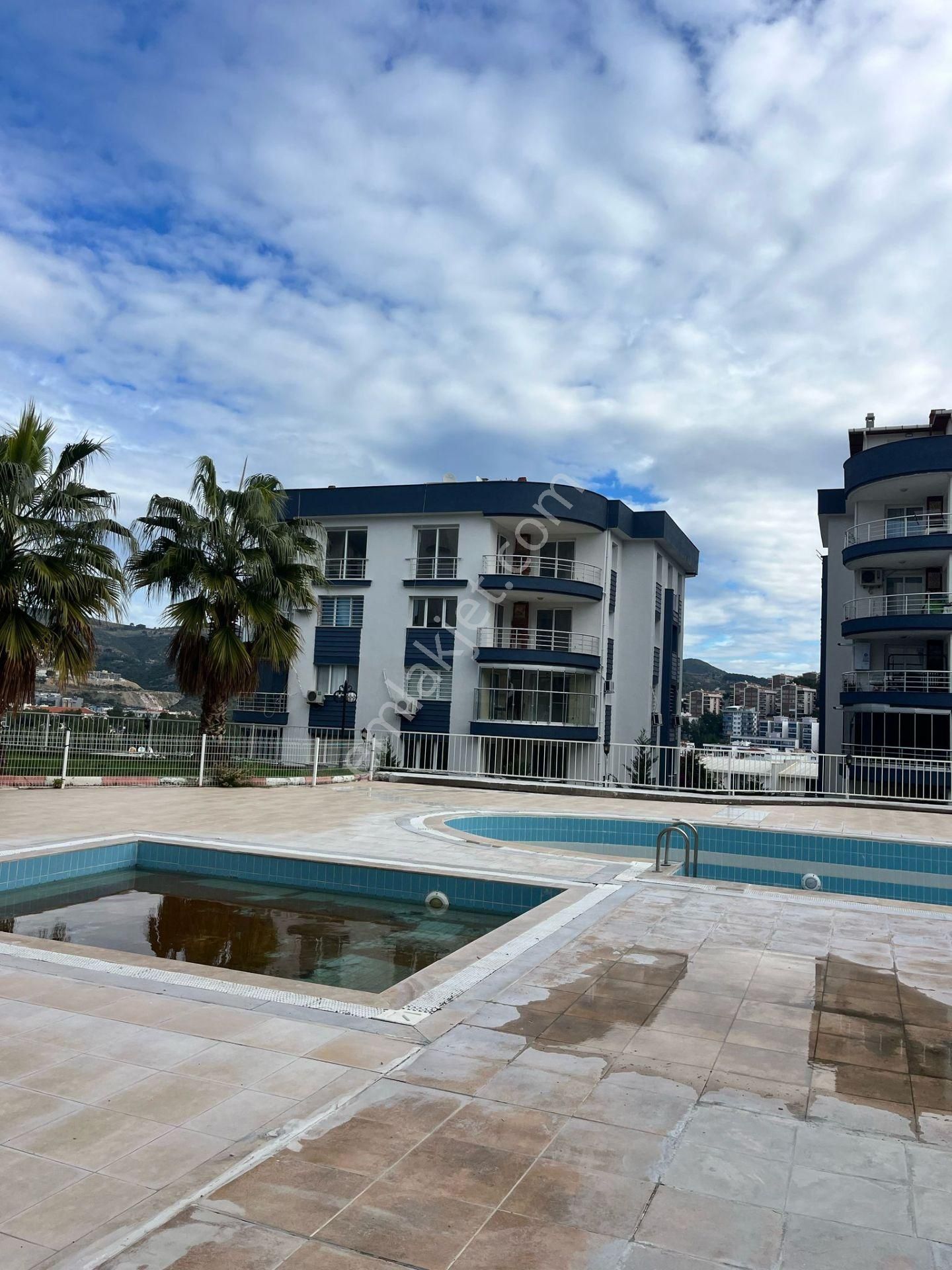 Havuzlu Sitede Ebeveyn Banyolu 3+1 Daire - Görsel 2