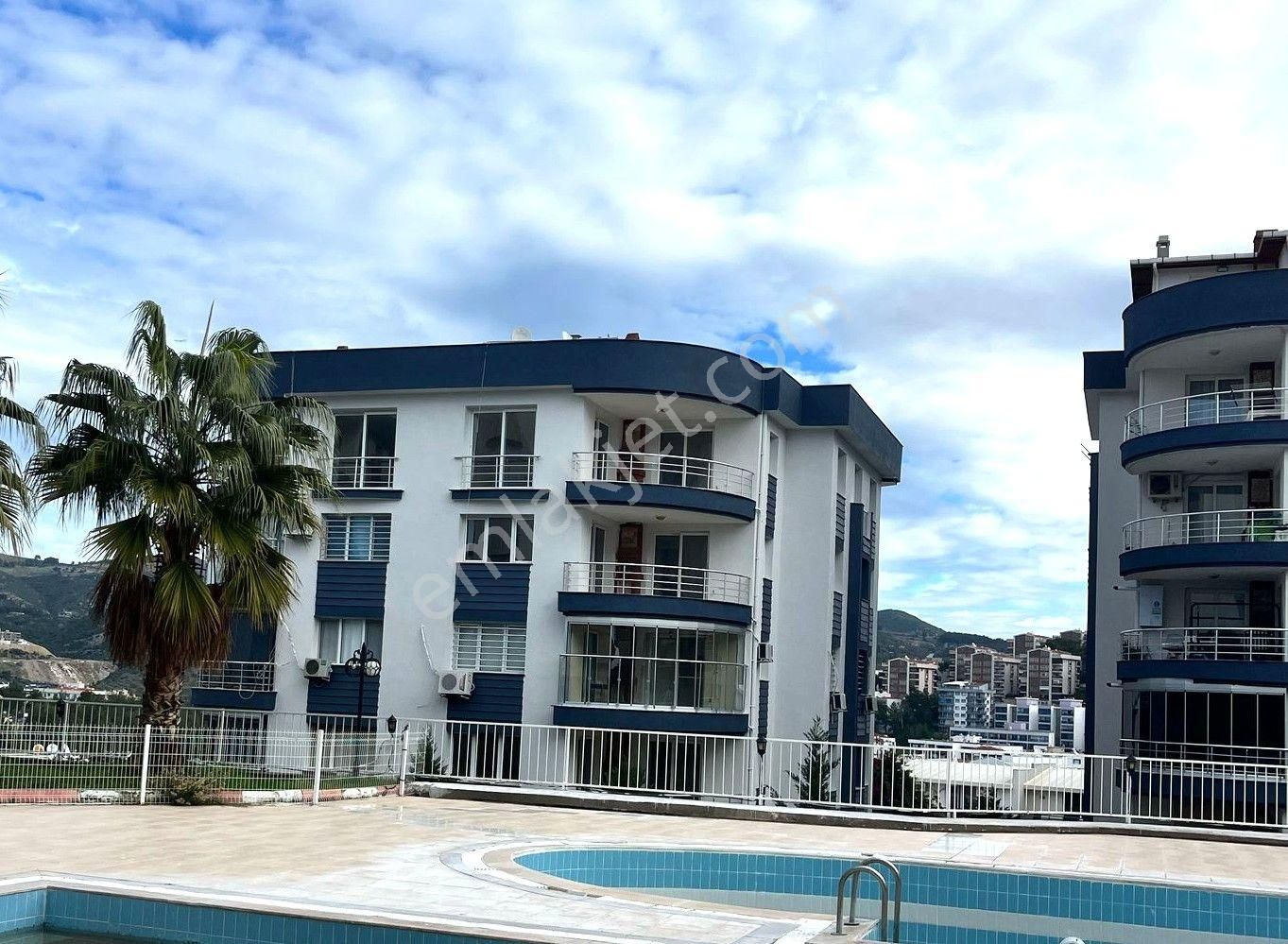 Havuzlu Sitede Ebeveyn Banyolu 3+1 Daire