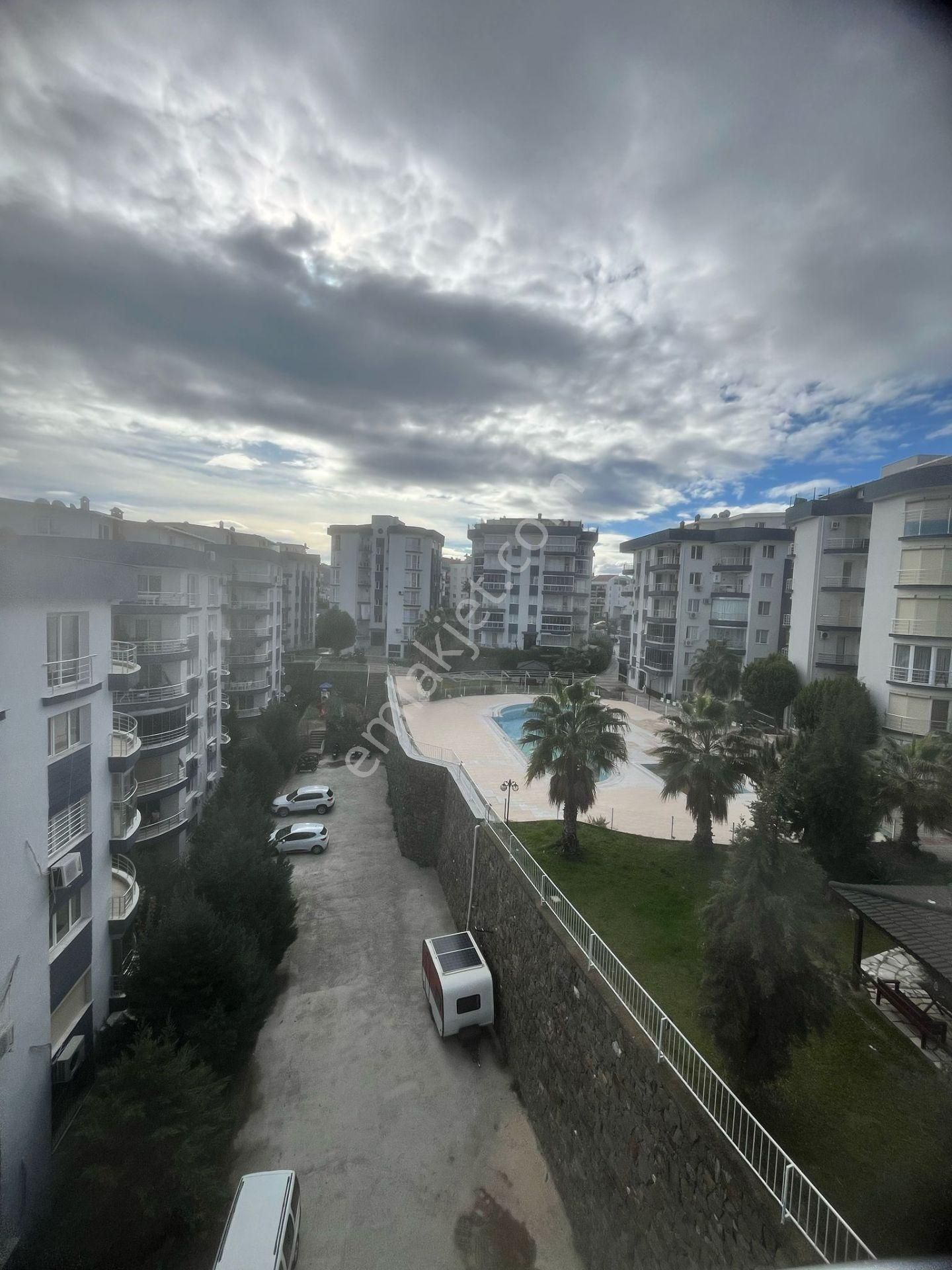 Havuzlu Sitede Ebeveyn Banyolu 3+1 Daire - Görsel 12