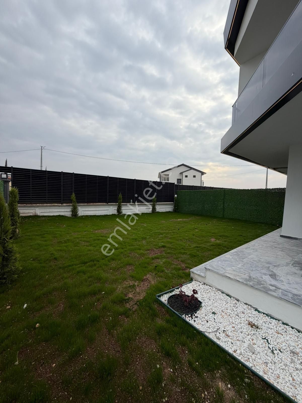 Çınarlıda Güvenlikli Site İçerisinde 5+1 Geniş Kiralık Villa - Görsel 32