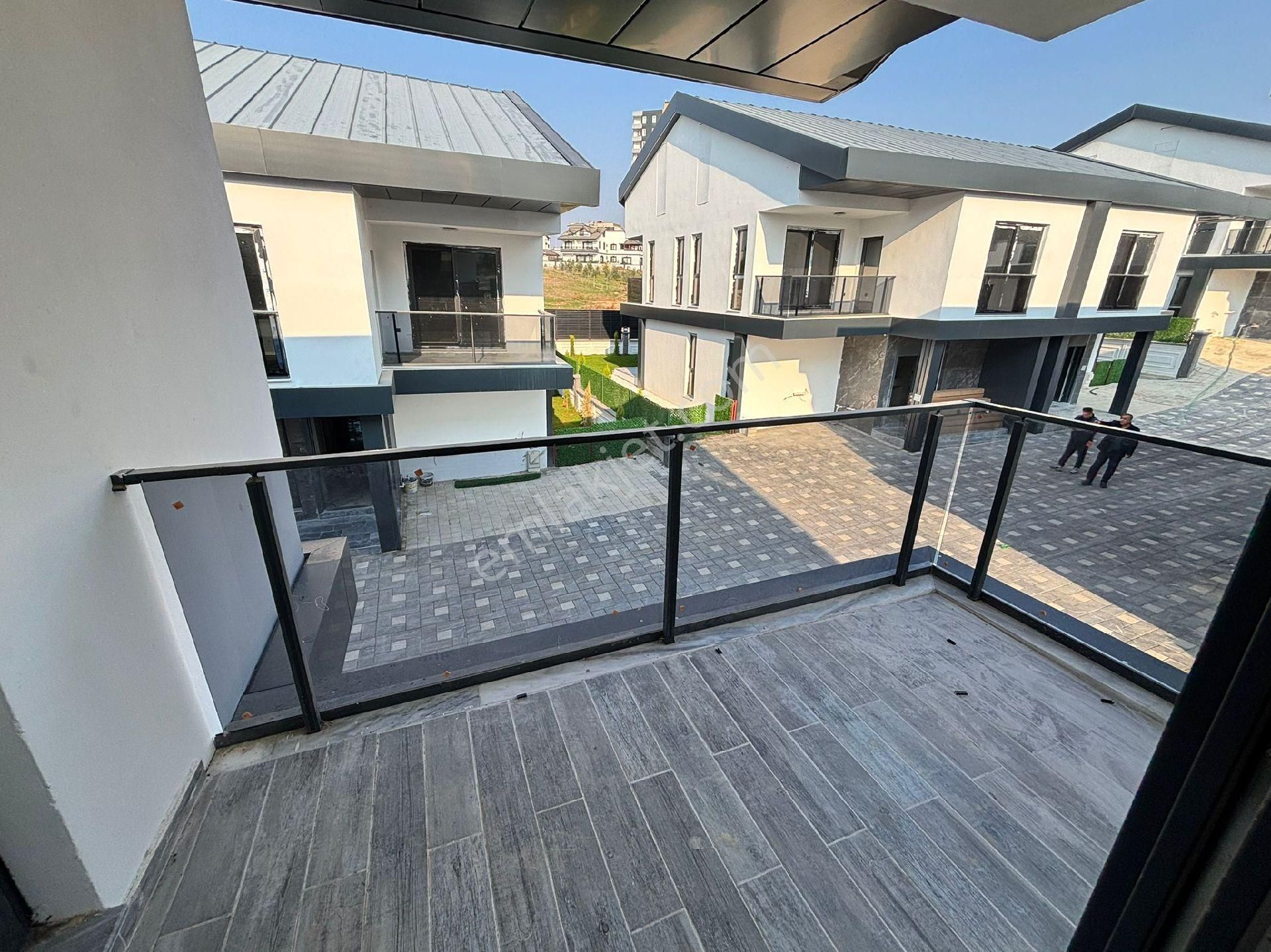 Çınarlıda Güvenlikli Site İçerisinde 5+1 Geniş Kiralık Villa - Görsel 27