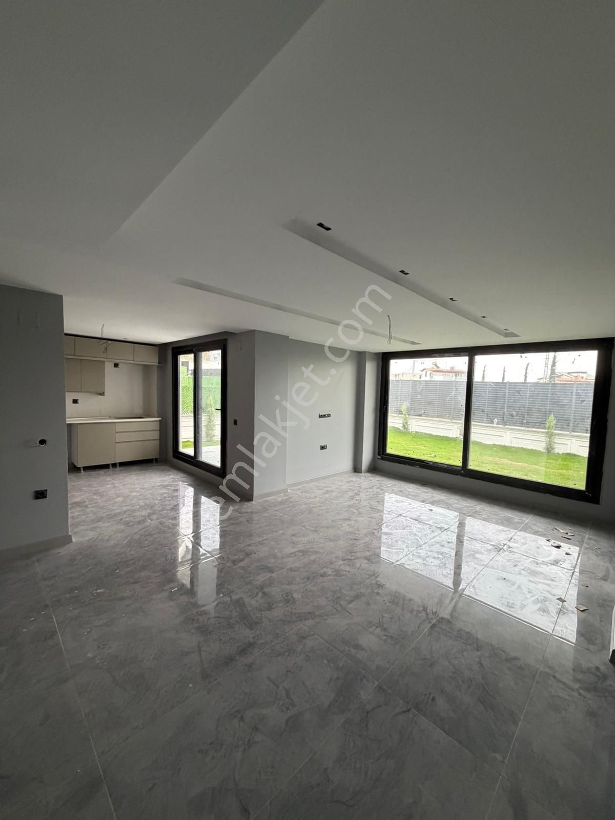 Çınarlıda Güvenlikli Site İçerisinde 5+1 Geniş Kiralık Villa - Görsel 15