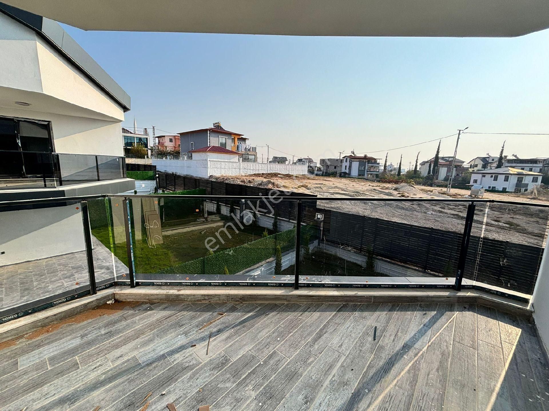 Çınarlıda Güvenlikli Site İçerisinde 5+1 Geniş Kiralık Villa - Görsel 24