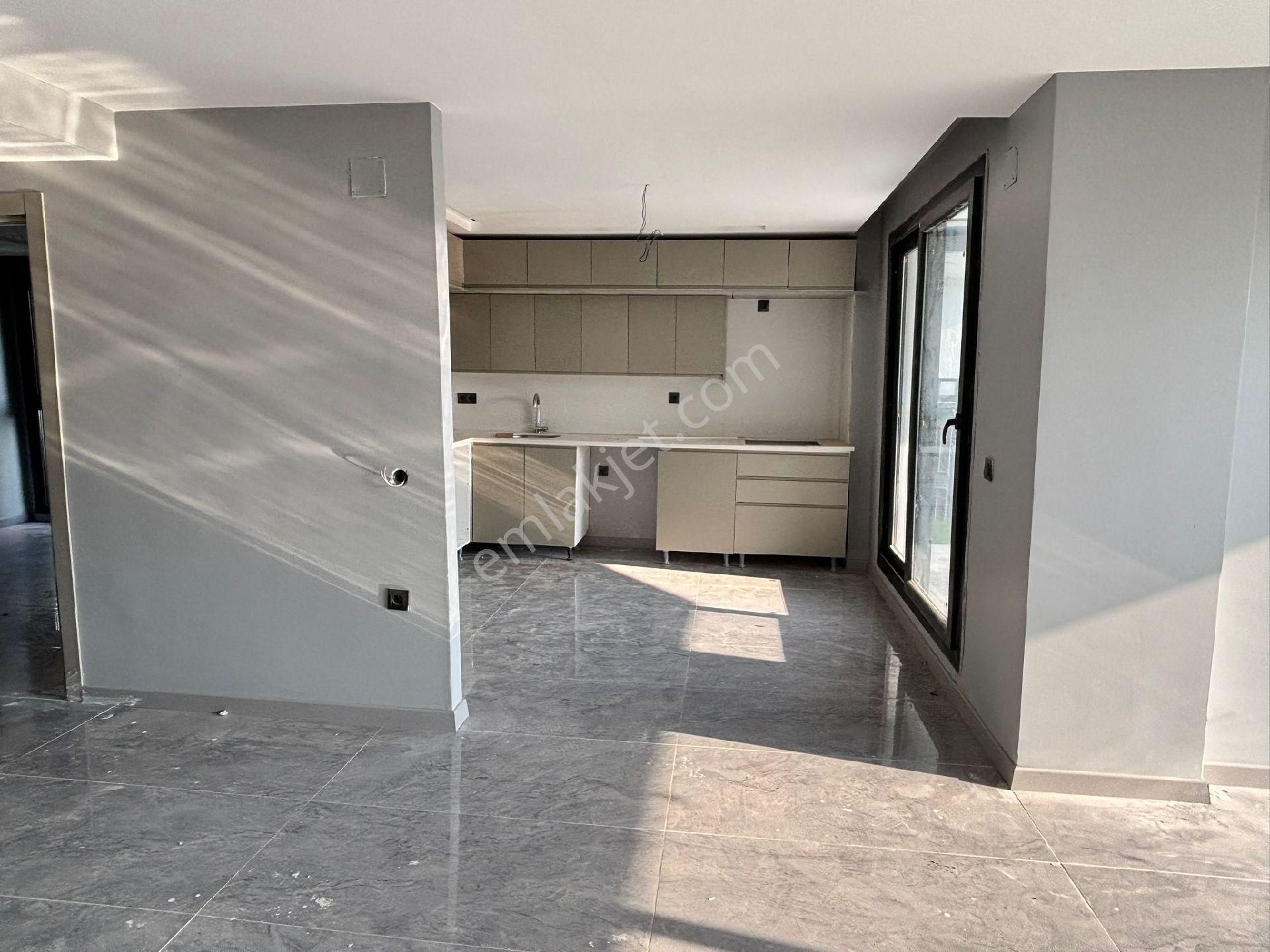 Çınarlıda Güvenlikli Site İçerisinde 5+1 Geniş Kiralık Villa - Görsel 5