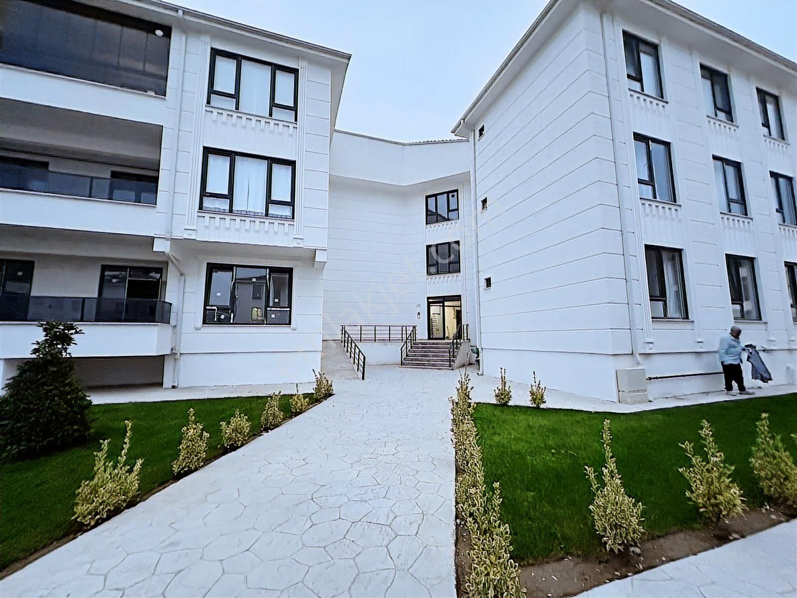 Arifiye Fatih Mah. Prestijli Sitede Sıfır 1+1 Kiralık Daire - Görsel 17
