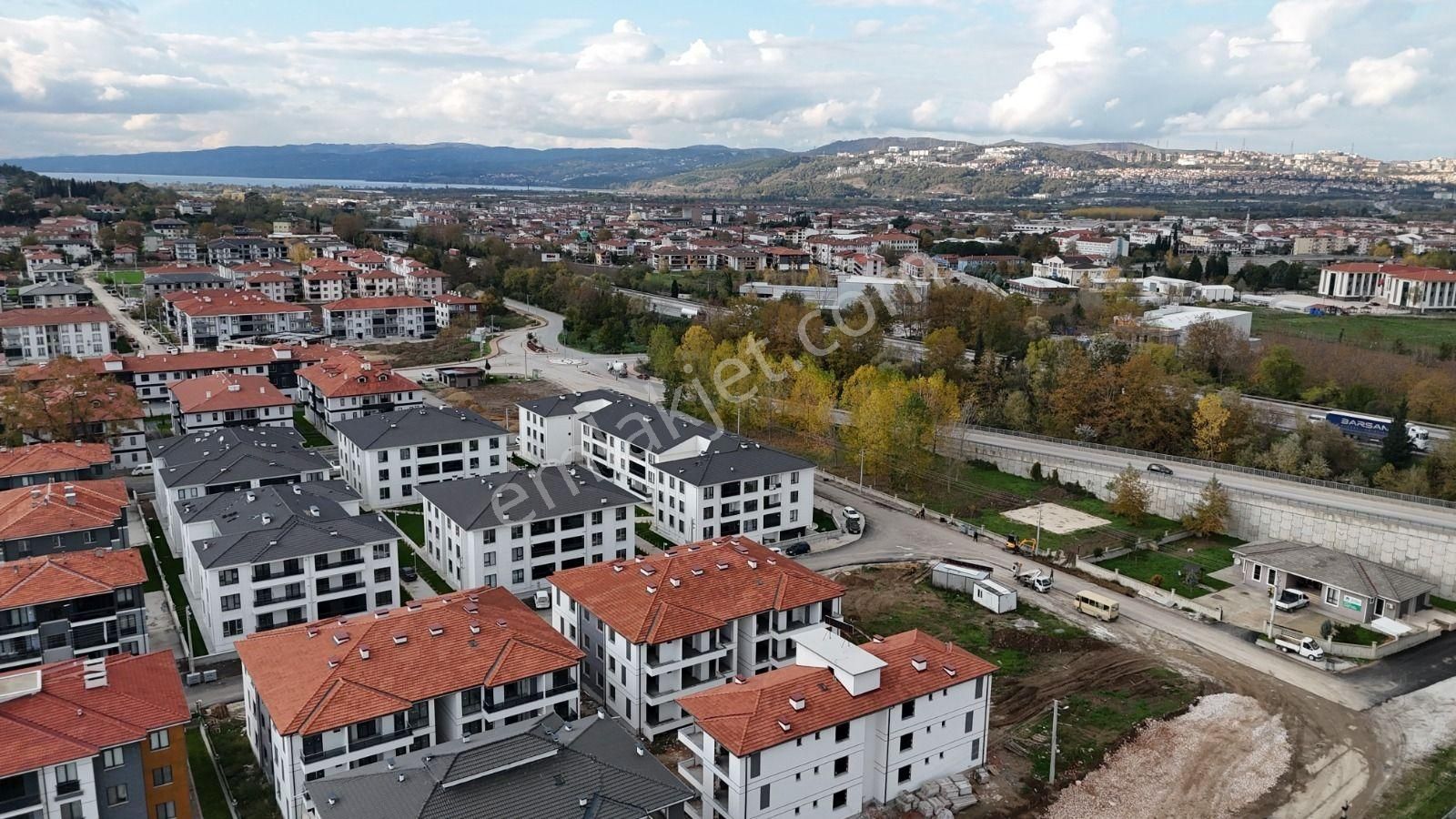 Arifiye Fatih Mah. Prestijli Sitede Sıfır 1+1 Kiralık Daire - Görsel 27