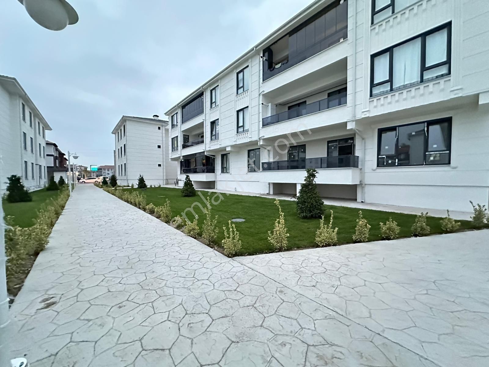 Arifiye Fatih Mah. Prestijli Sitede Sıfır 1+1 Kiralık Daire - Görsel 9