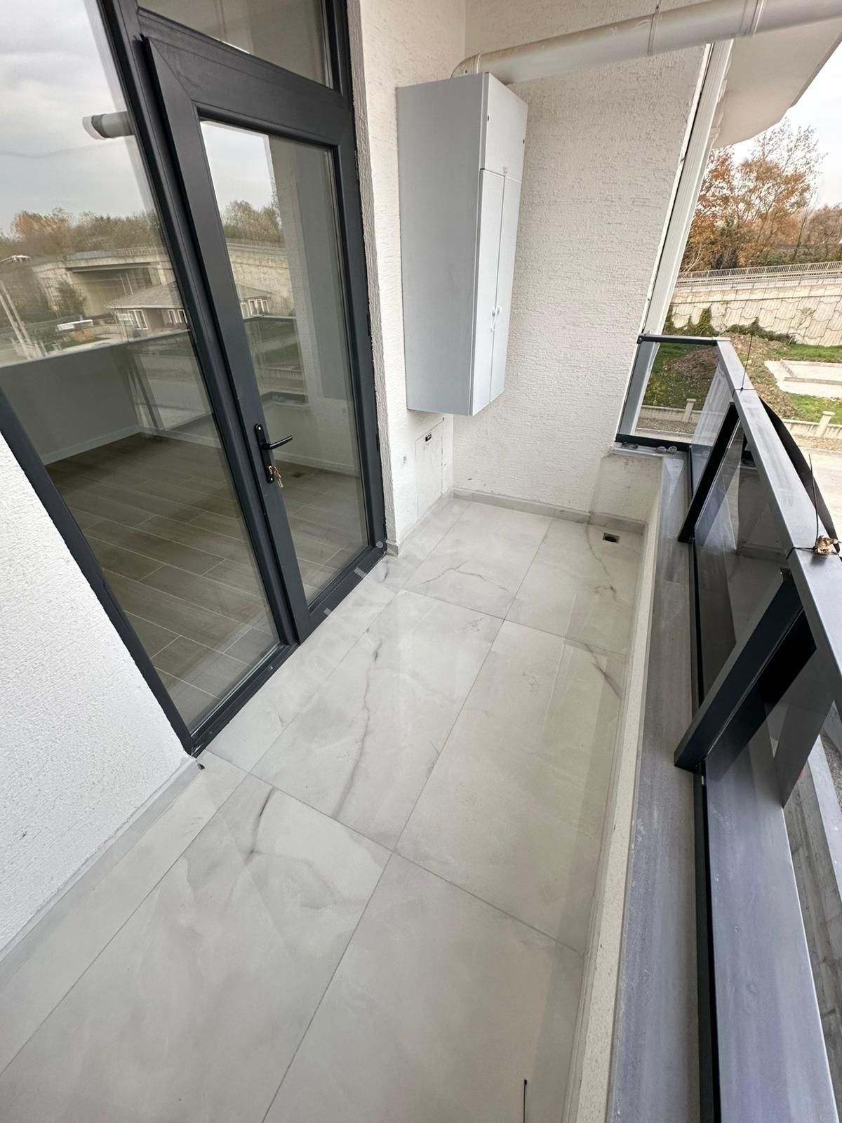 Arifiye Fatih Mah. Prestijli Sitede Sıfır 1+1 Kiralık Daire - Görsel 13