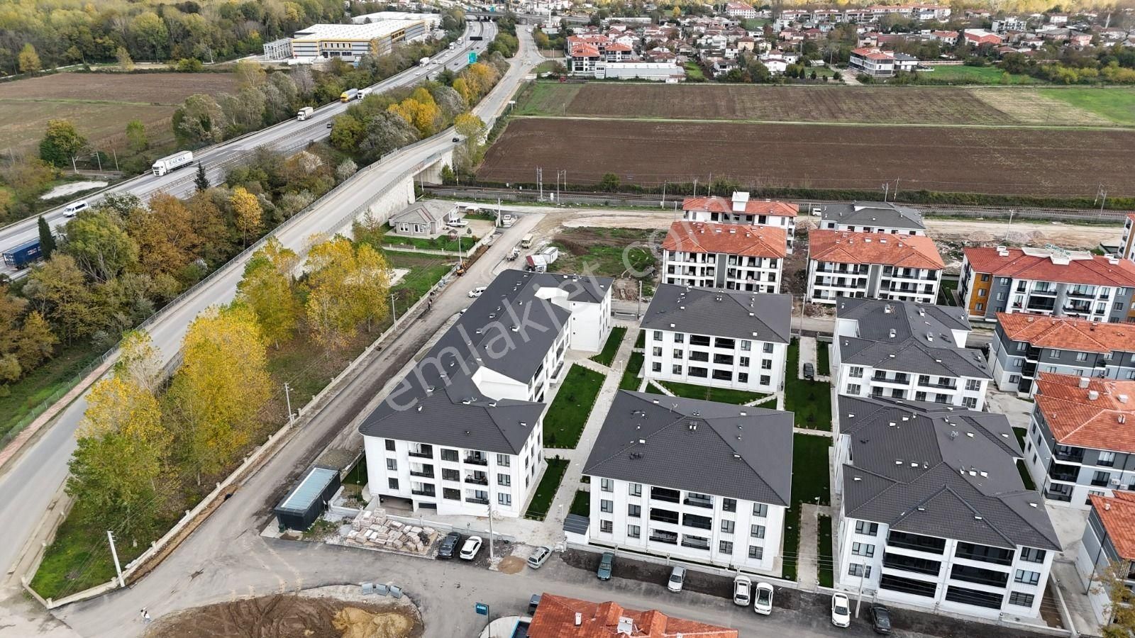 Arifiye Fatih Mah. Prestijli Sitede Sıfır 1+1 Kiralık Daire - Görsel 28