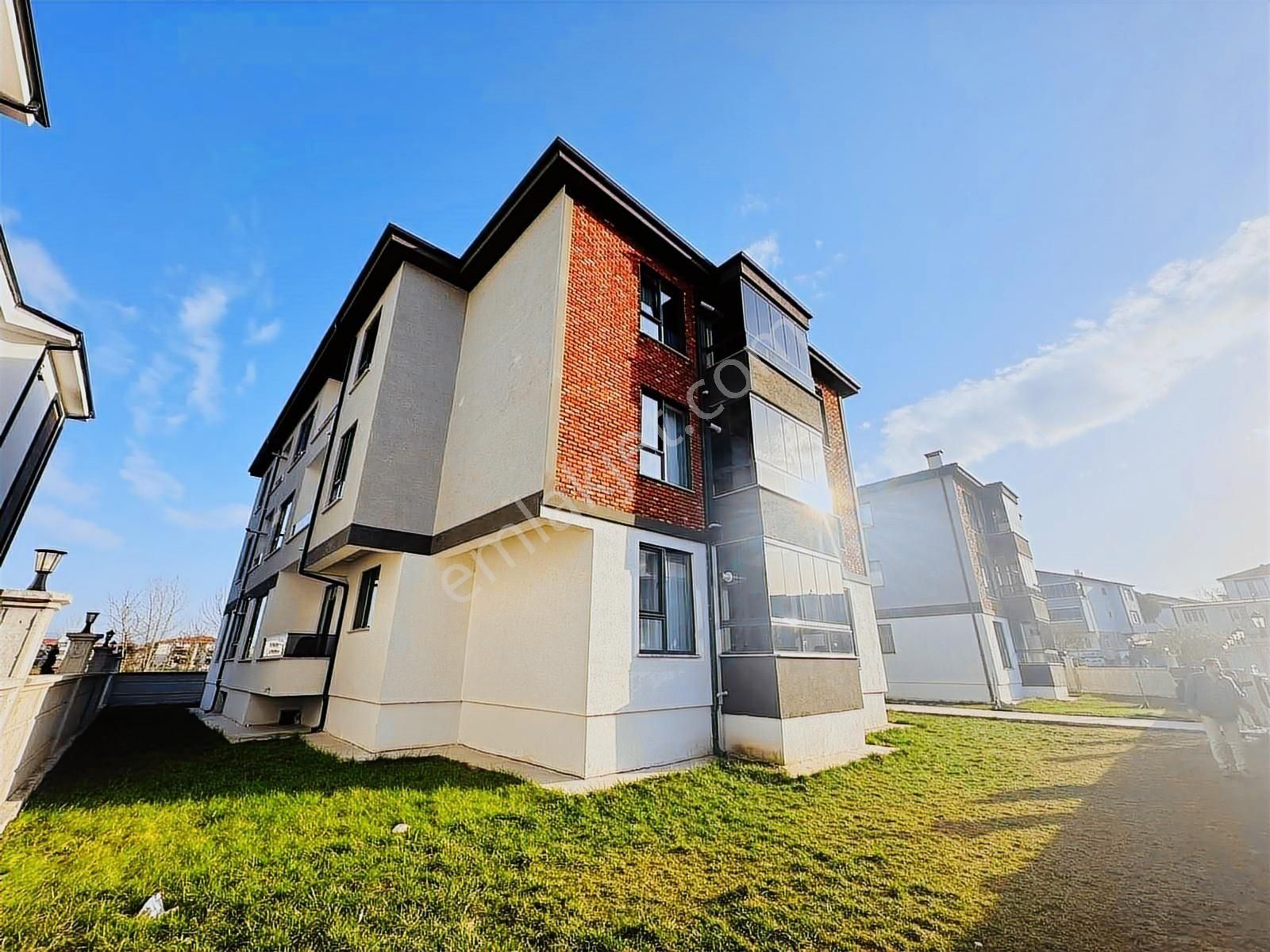 Arifiye Fatih Mah.de Mutfak Ayrı 2+1 Odalı Kiralık Daire - Görsel 17