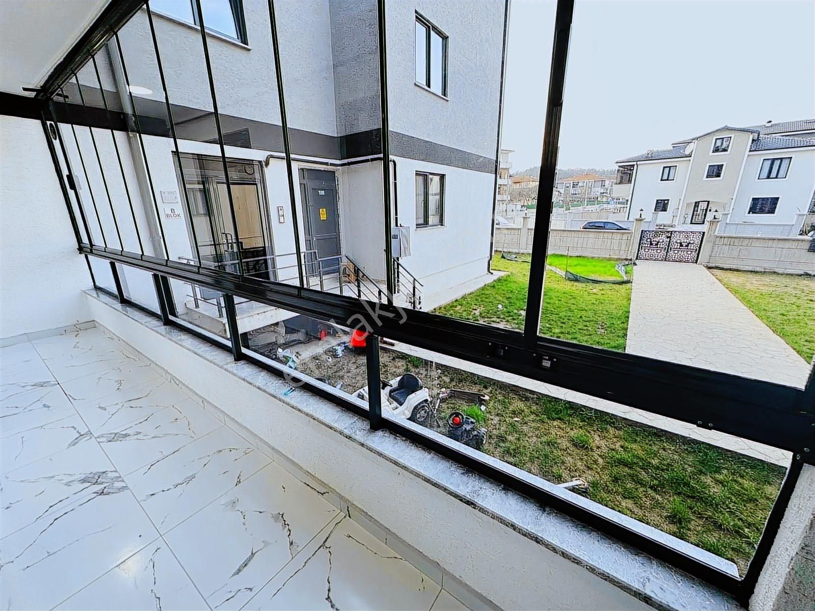 Arifiye Fatih Mah.de Mutfak Ayrı 2+1 Odalı Kiralık Daire - Görsel 13