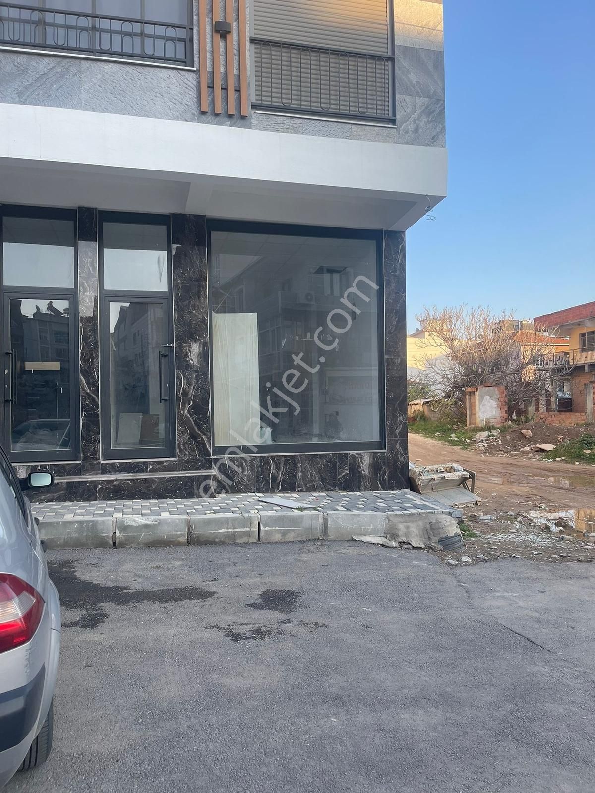 Öz-er Gayrimenkul'den Satılık Pazaryerinde Dükkan