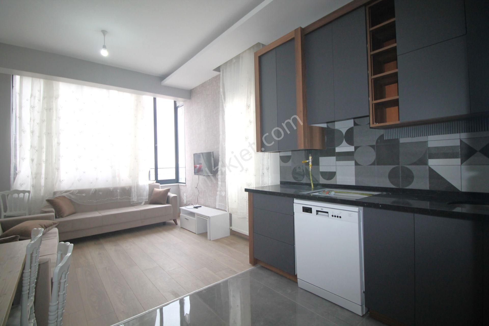 Retro’dan Deniz Mah ‘de Deniz Manzaralı Eşyalı Kiralık 1+1