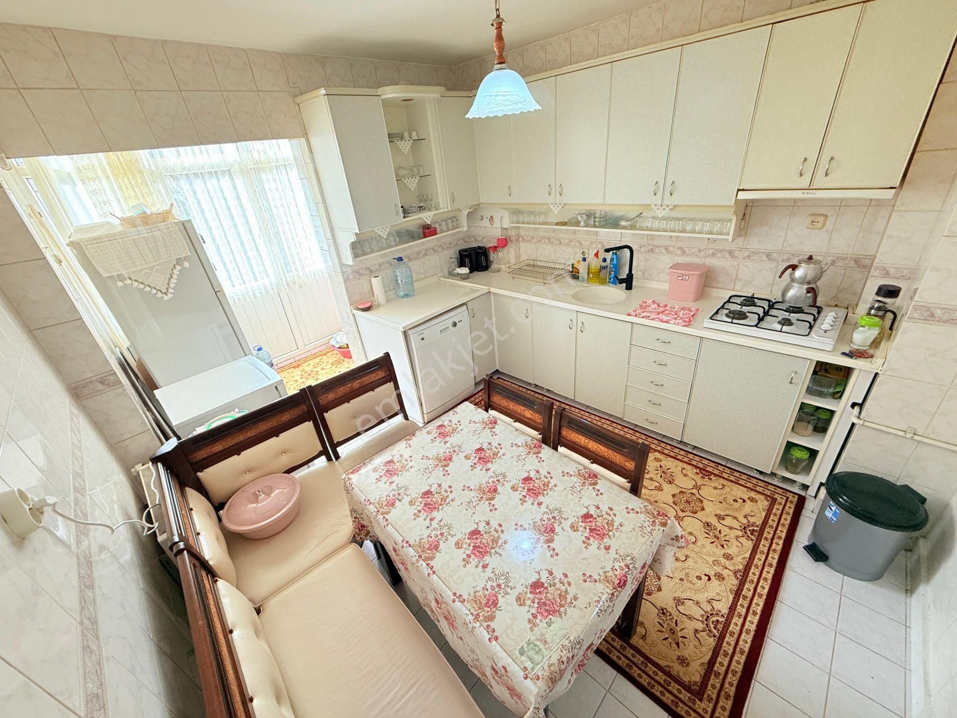 Koza Emlaktan Tandoğan Mahalesinde Merkezi Konumda Ara Katta 3+1 Satılık Daire