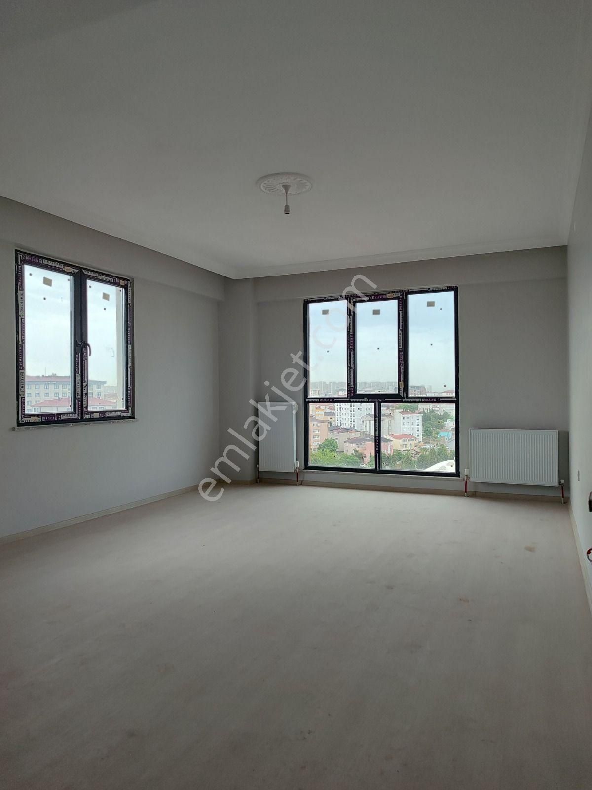 Emlak Dünyasından Pendik Kavakpınar Mahallesinde Lüks Dubleks Satılık Daire