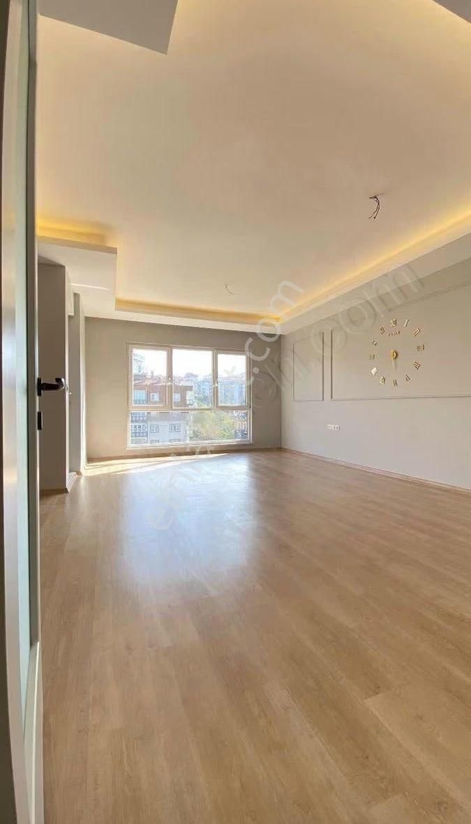 Komşupark Sitesinde Şerefiyeli 2.5+1 Daire