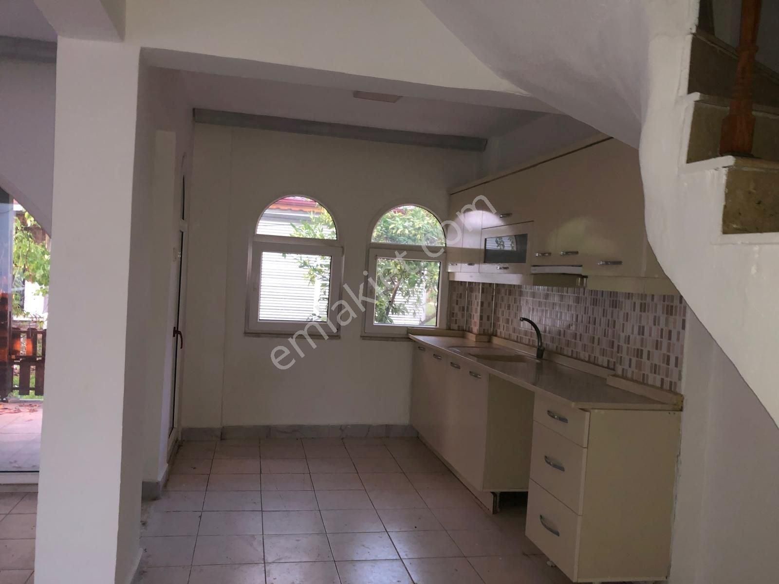 Havuzlu Sitede 3+1 Sarımsaklı Altınova Arası Satılık Villa - Görsel 8