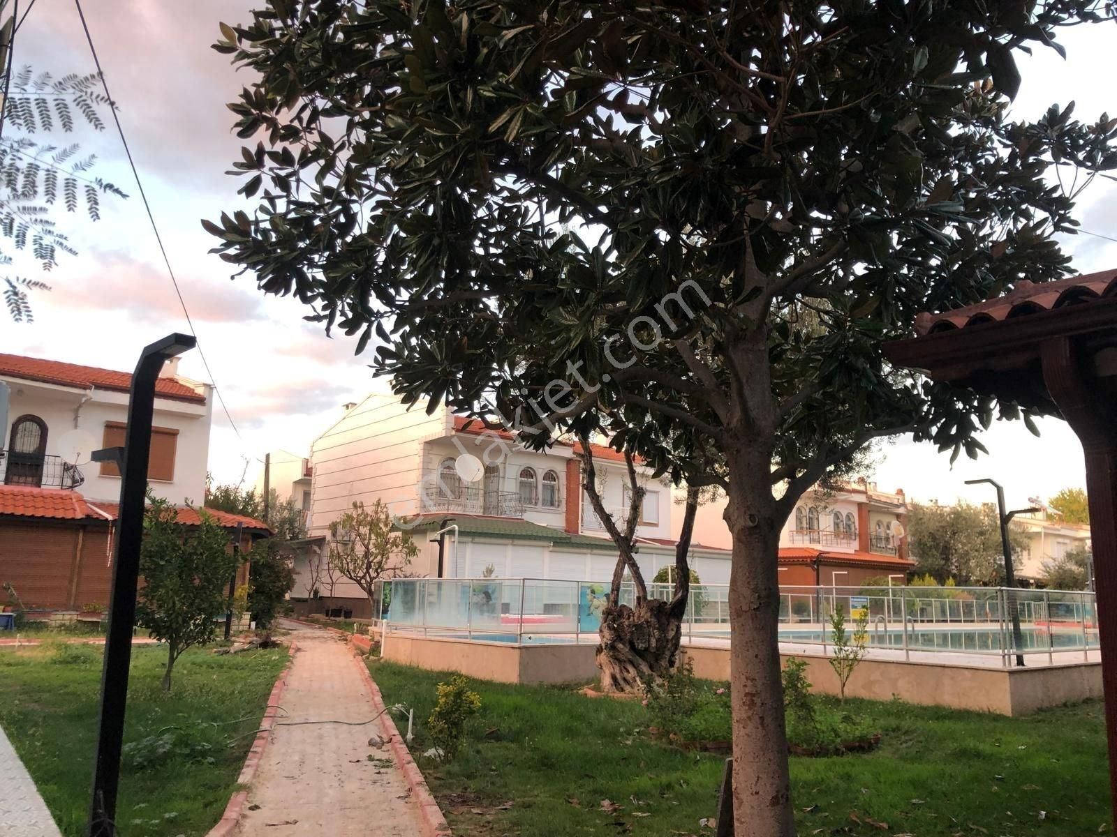 Havuzlu Sitede 3+1 Sarımsaklı Altınova Arası Satılık Villa - Görsel 6