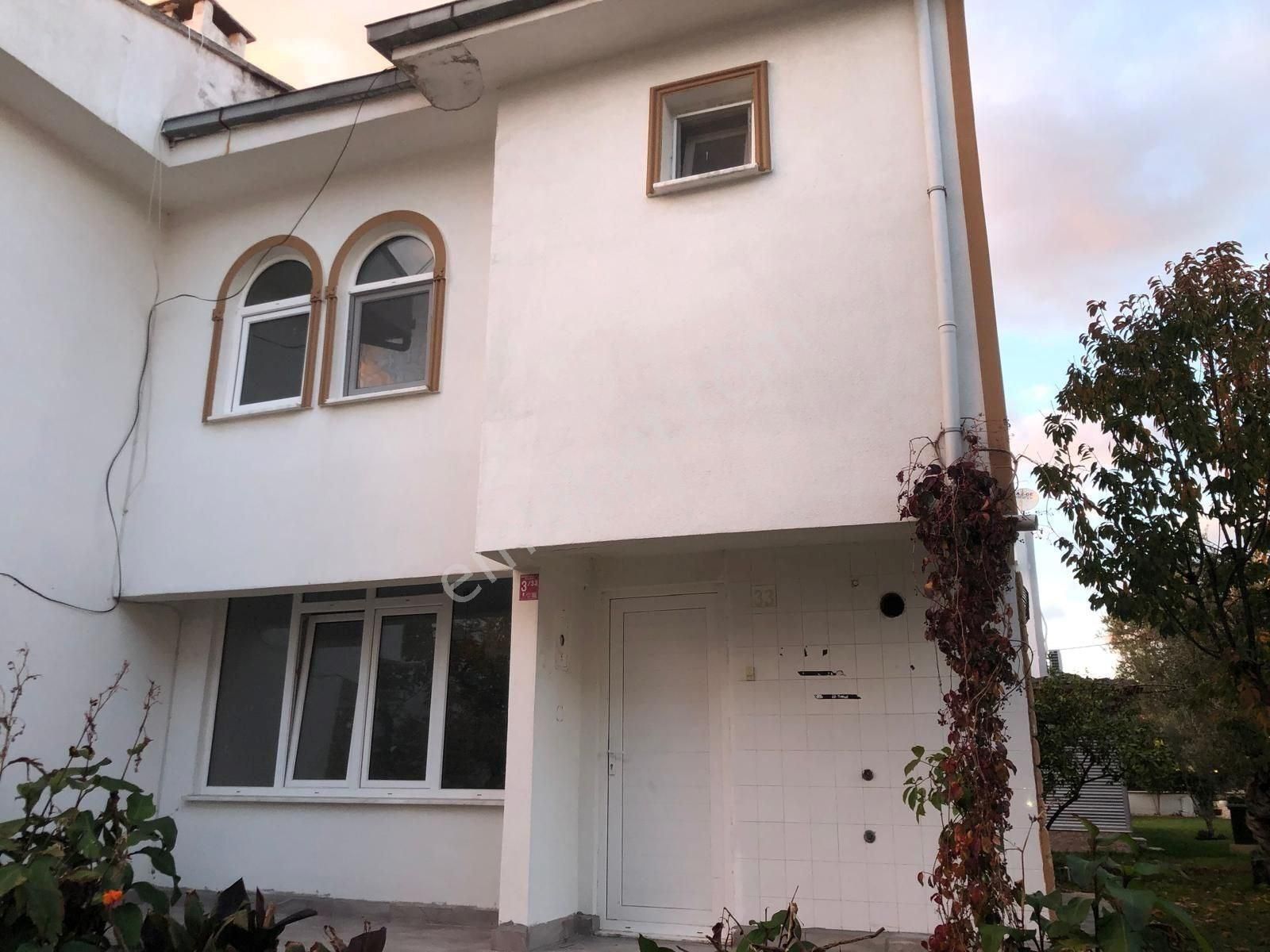 Havuzlu Sitede 3+1 Sarımsaklı Altınova Arası Satılık Villa - Görsel 2