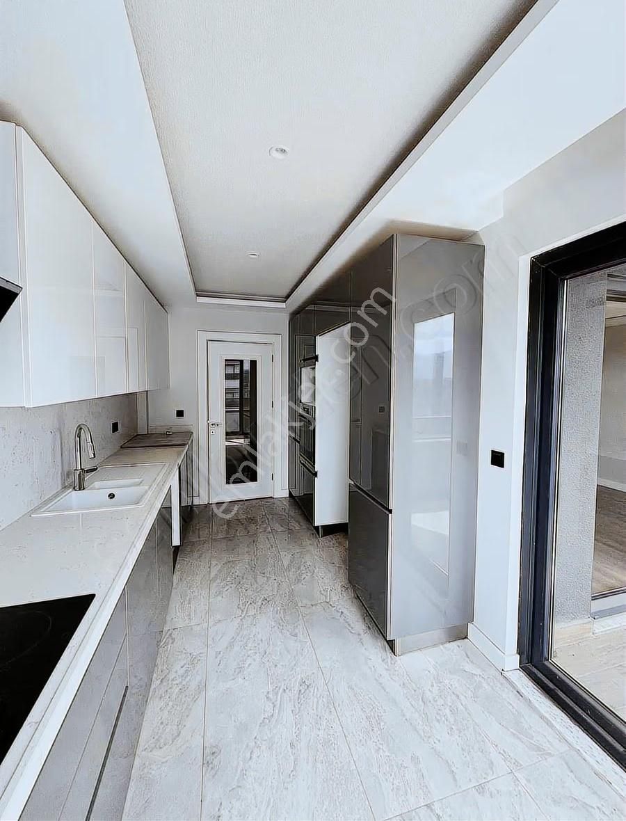 Downtown'da Kiralık Geniş Ve Manzaralı 2+1 Daire - Görsel 3