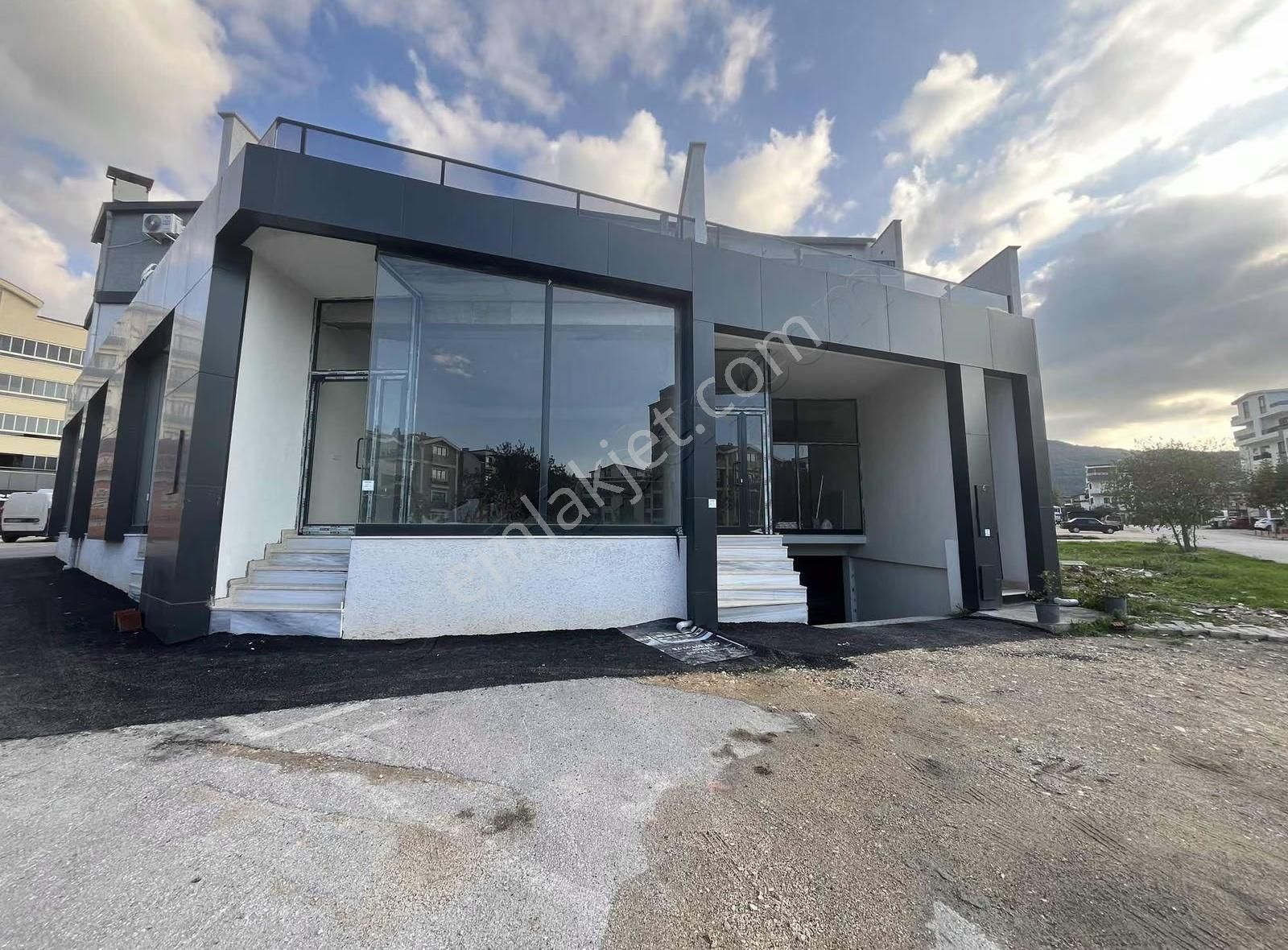 Dialog Piramitden Demirci De Satılık Dükkan