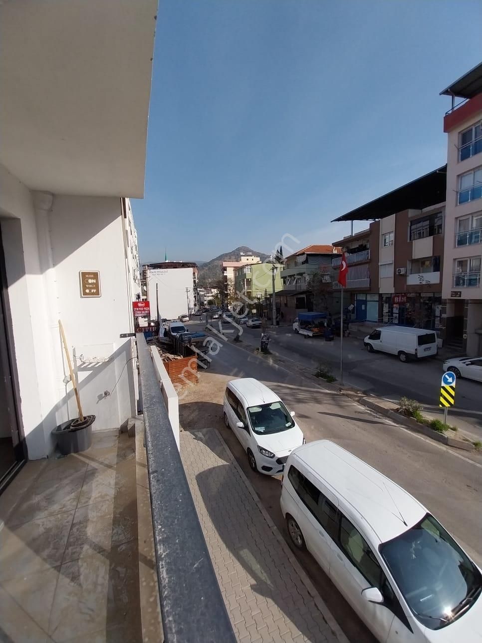 Nafiz Gürman Mahallesi Ana Cadde Üzeri İyi Konumda Satılık 2+1 - Görsel 2