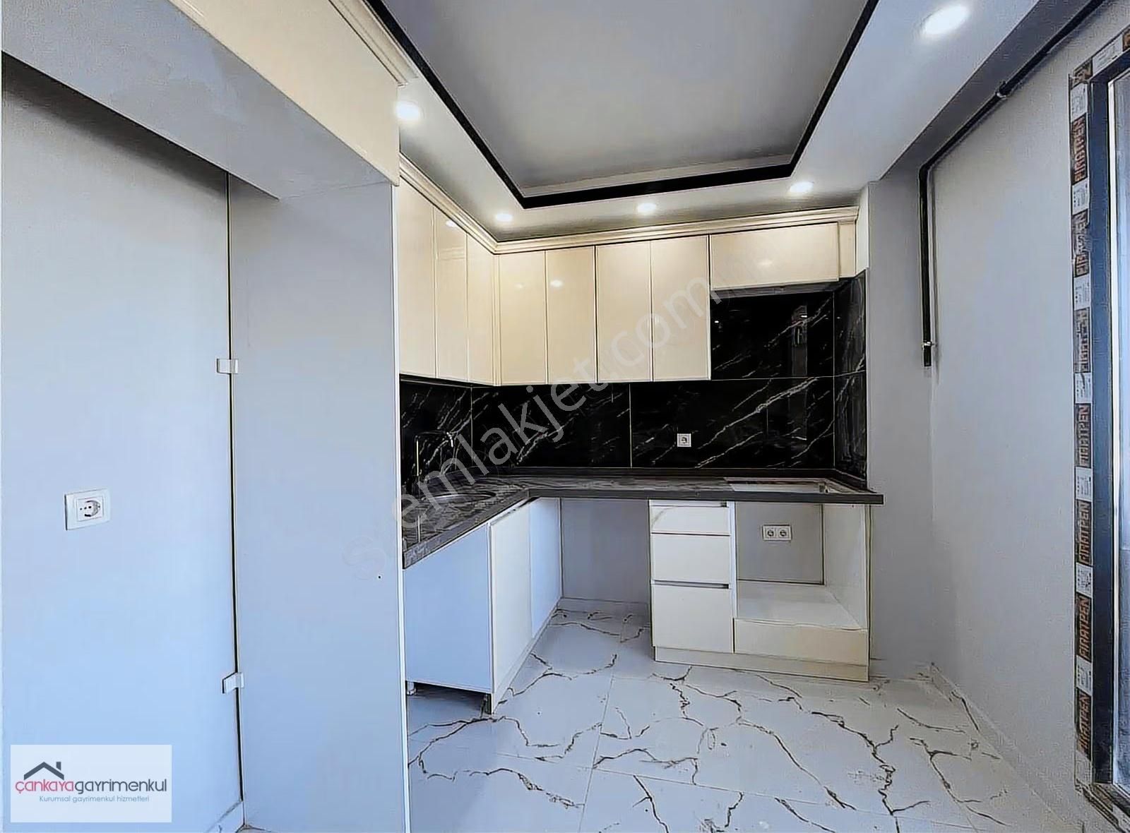 Halkalının En Güzel Yerinde 2+1 Sıfır Yüksek Giriş Daire!!