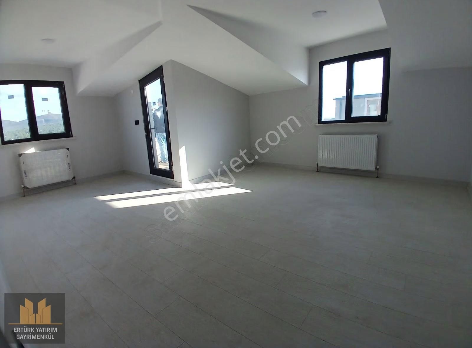 Çekmeköy Merkez Mahallesi Nde İki Daire Şeklinde 5+2 Dubleks - Görsel 9