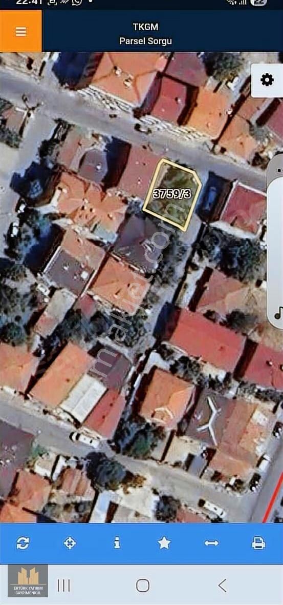 Ataşehir'de 172m2 Satılık Köşebaşı Arsa