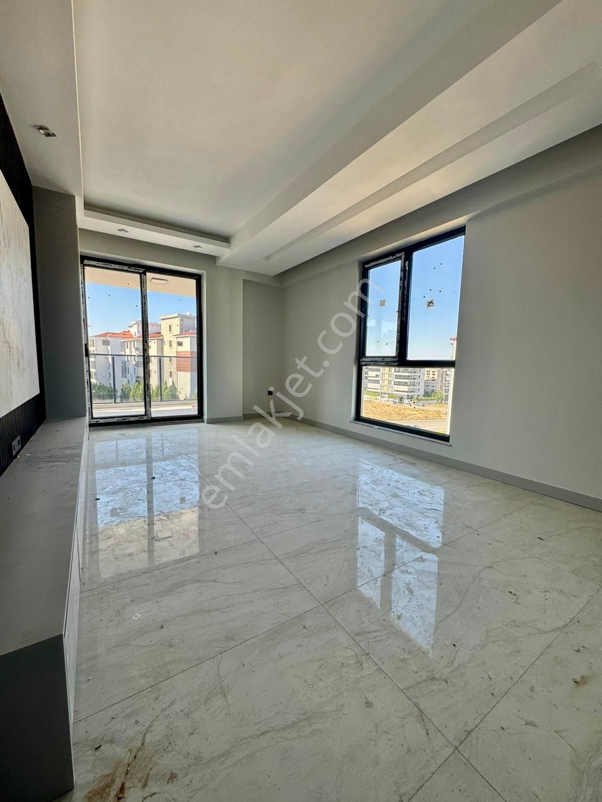 Yenişafakta Sıfır Panjurlu Otoparklı Engelli Dostu Satılık - Görsel 11