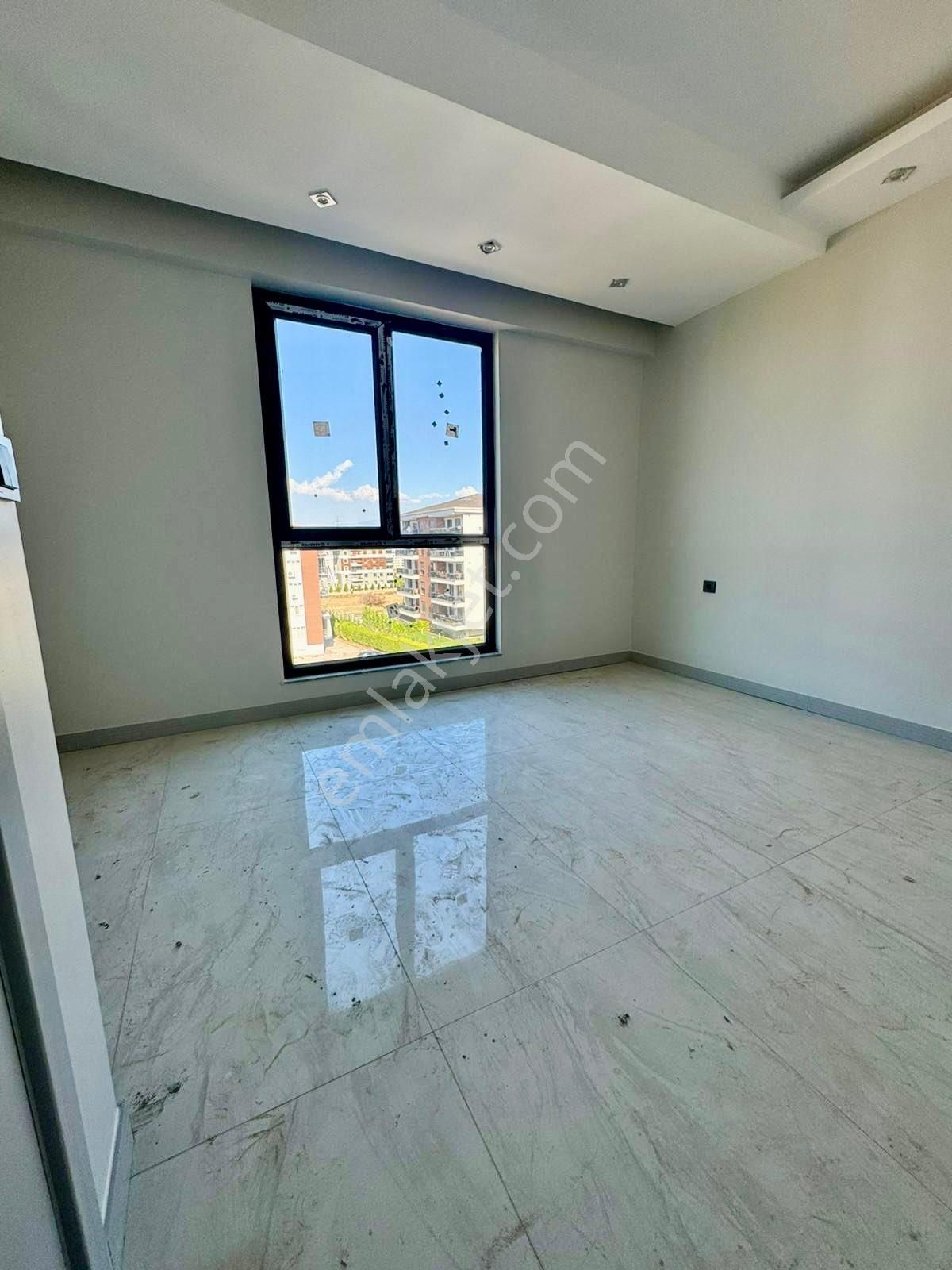 Yenişafakta Sıfır Panjurlu Otoparklı Engelli Dostu Satılık - Görsel 14