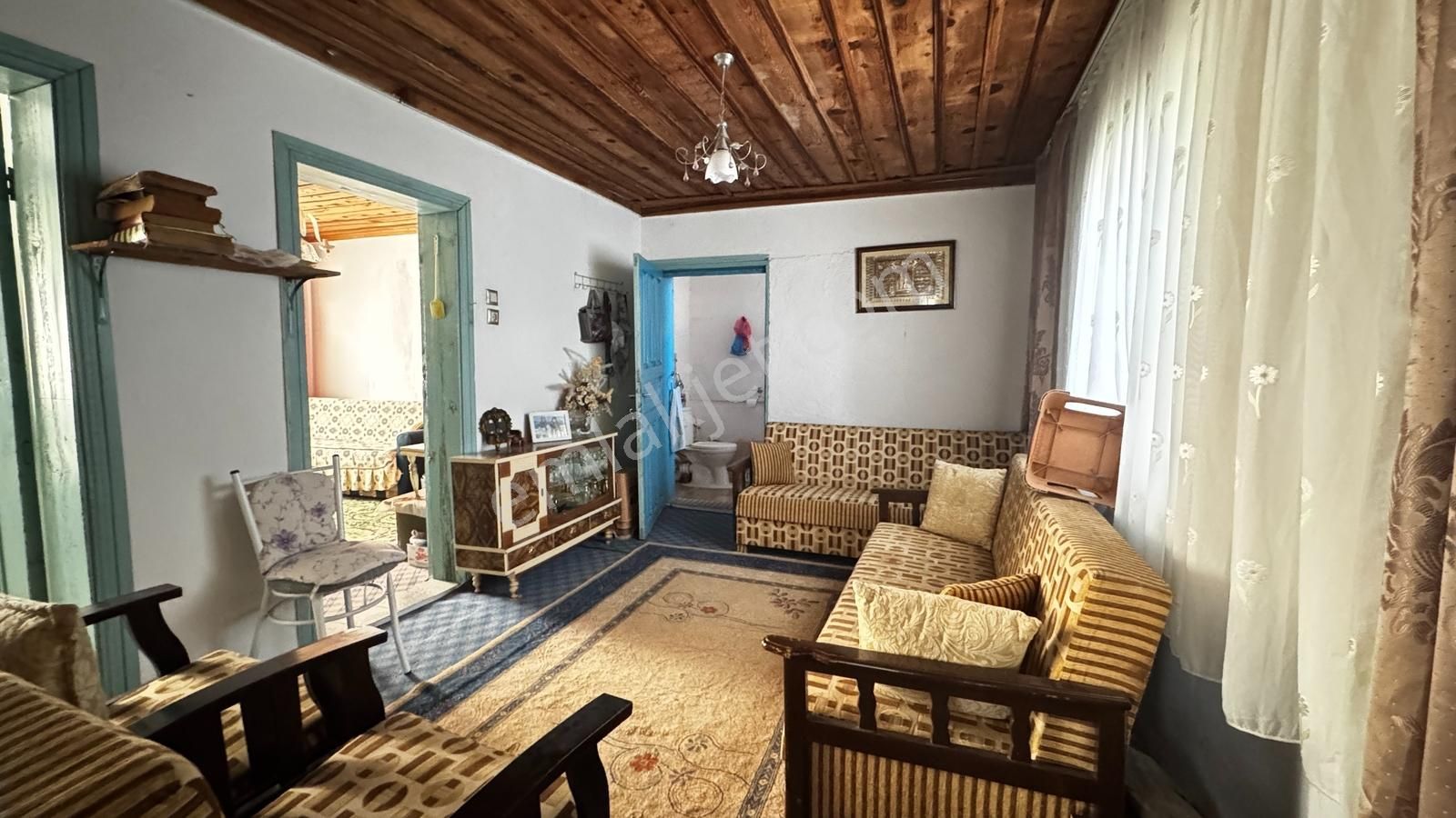 648 M2 Arsa İçinde 2+2 Müstakil Köy Evi - Görsel 4