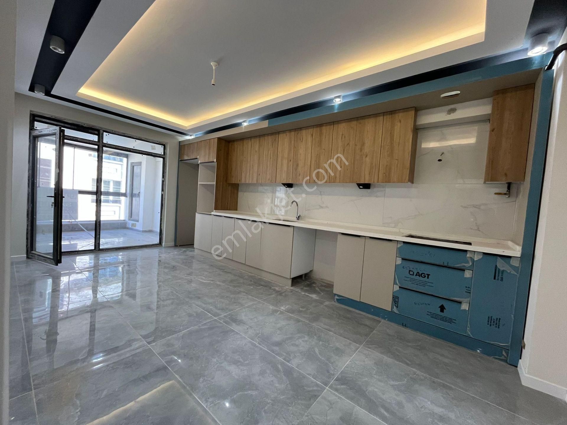 Tuncay Kartal'dan Çamlıca Mh De Birlik Caddesi Yaını 160 M2 3+1