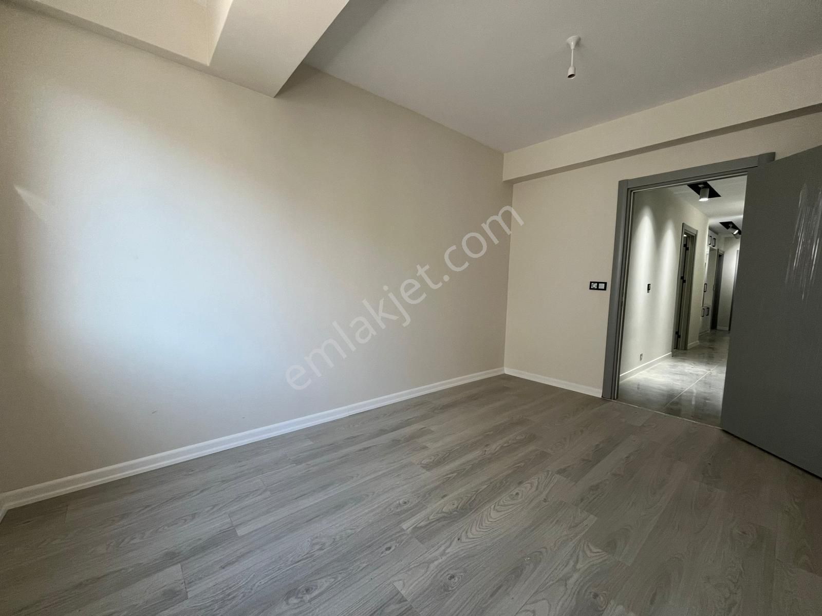 Tuncay Kartal'dan Çamlıca Mh De Birlik Caddesi Yaını 160 M2 3+1 - Görsel 18