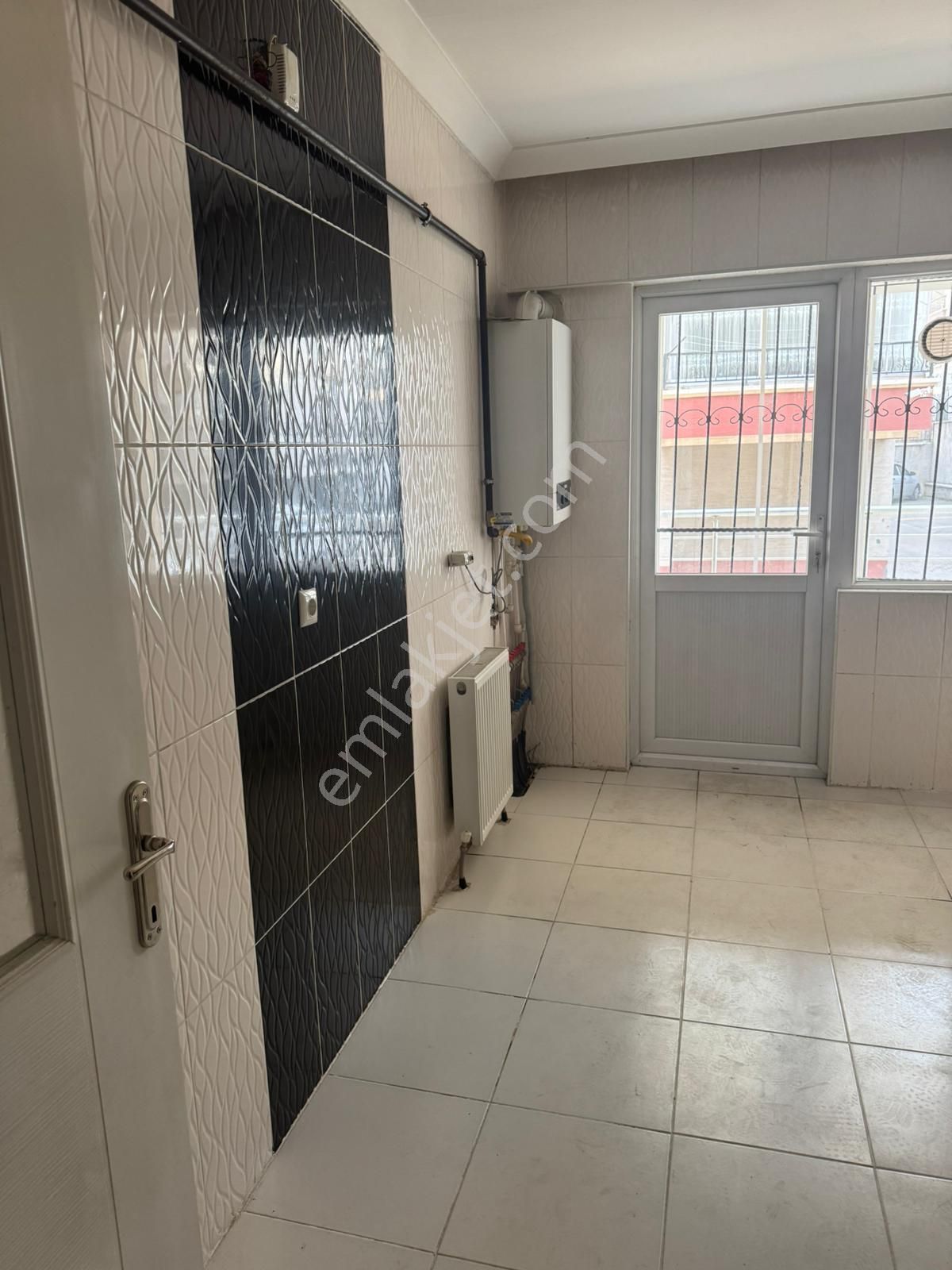 Başpınar'da Orhan Kemal Caddesi Yakını Asansörlü 3+1 1.katta Satılık Daire !! - Görsel 3