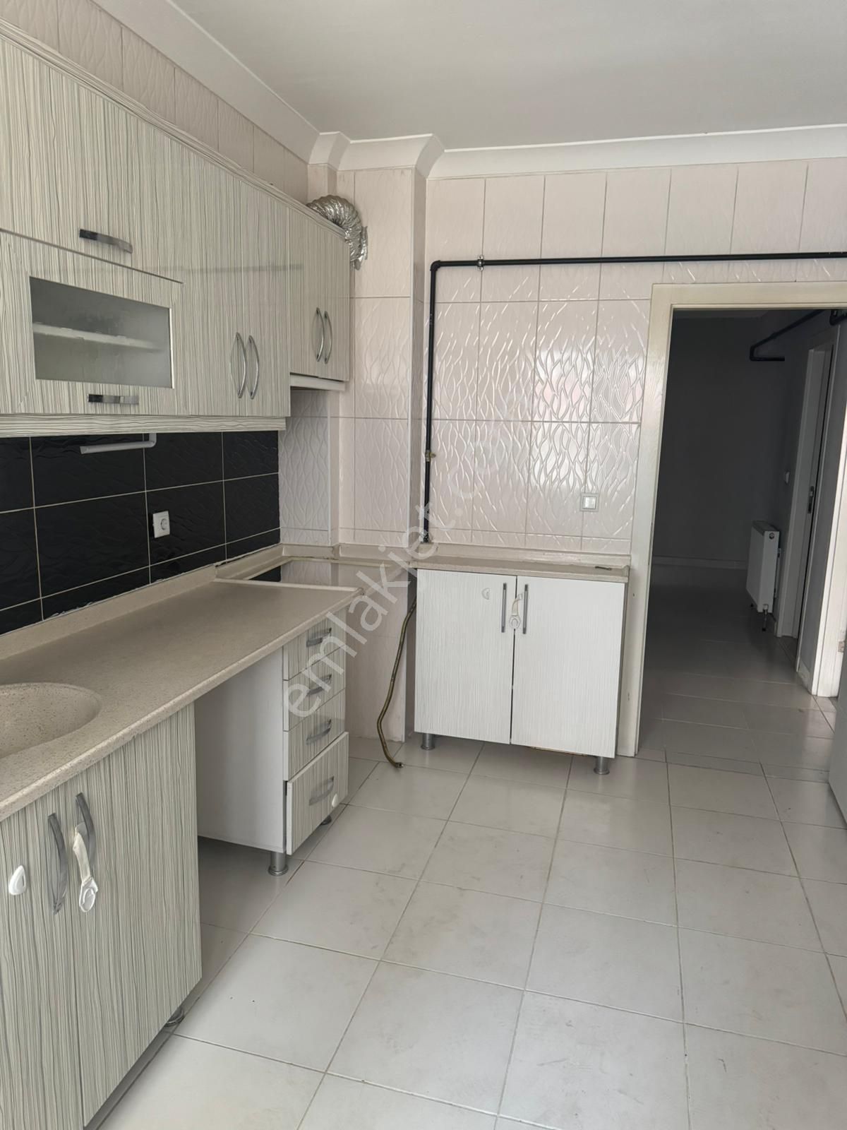 Başpınar'da Orhan Kemal Caddesi Yakını Asansörlü 3+1 1.katta Satılık Daire !! - Görsel 2