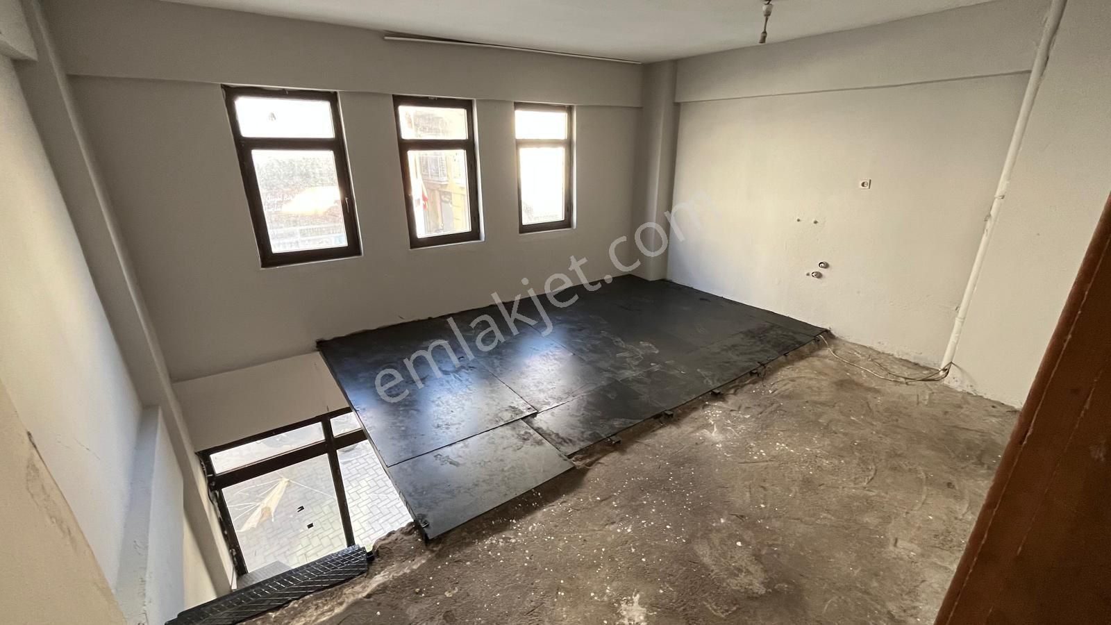 Marmaris Tepe Mahallesinde Kiralık Asma Katlı Dükkan - Görsel 5