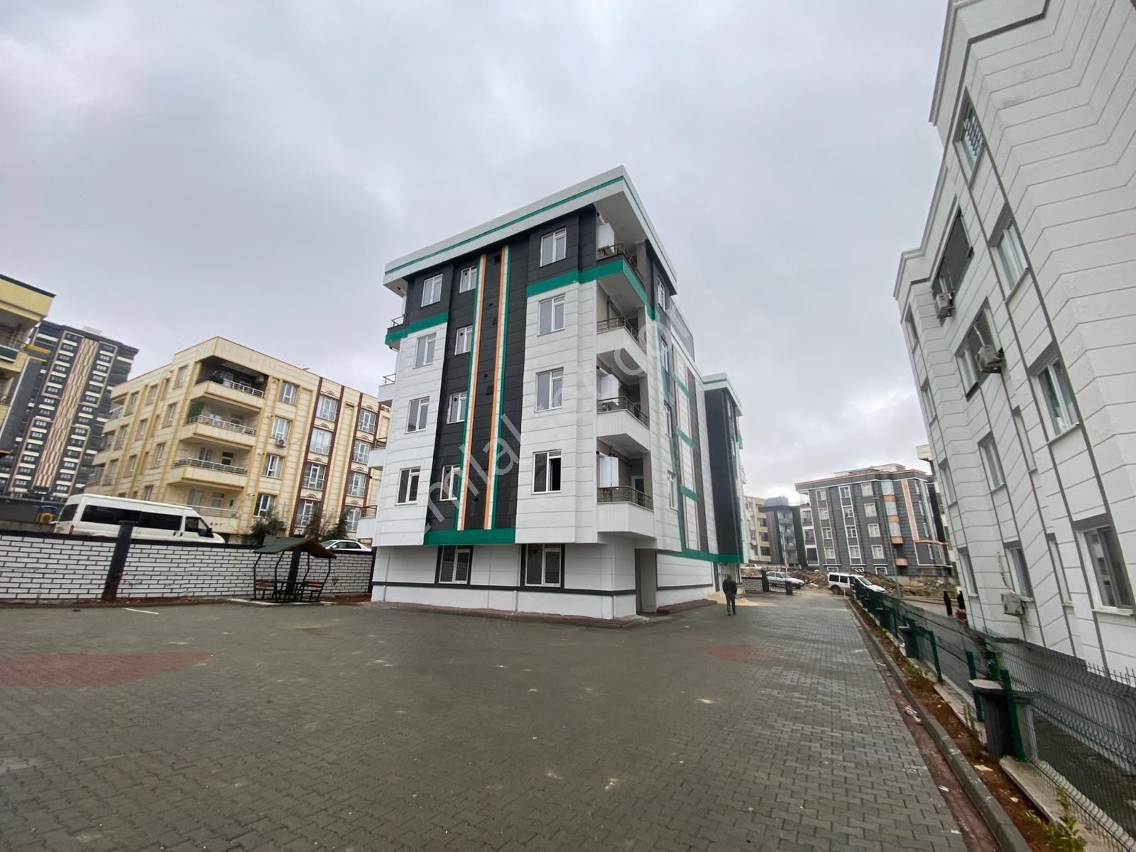 Cadde Seyrandan Satılık 2+0