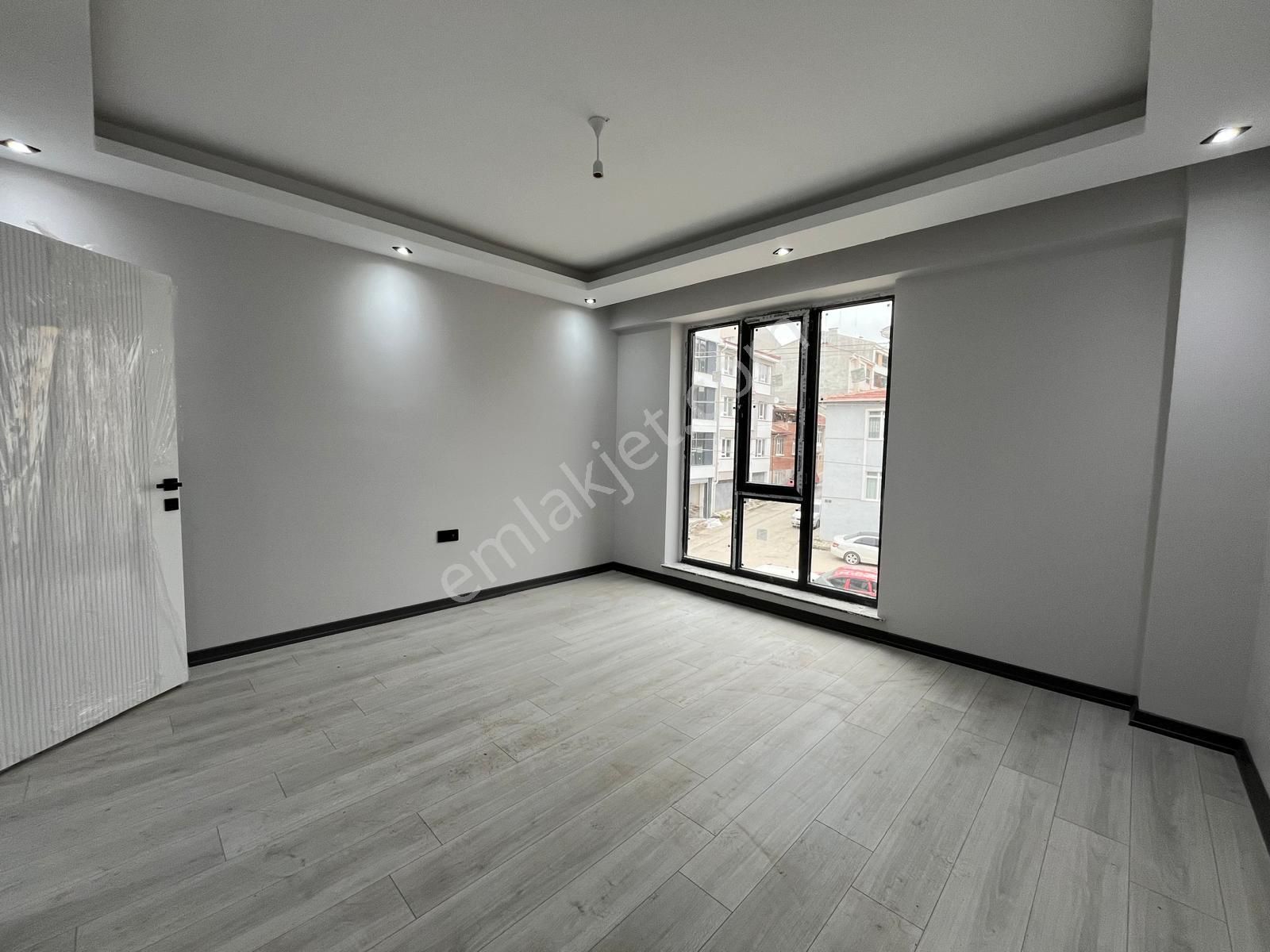 Tuncay Kartal'dan Çamlıca Mh De Özel Garajlı Köşe 2+1 - Görsel 17