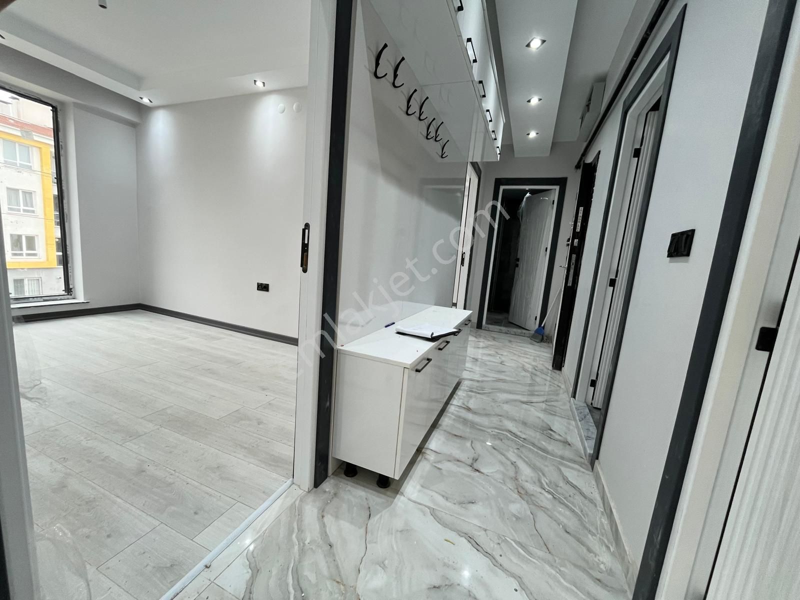 Tuncay Kartal'dan Çamlıca Mh De Özel Garajlı Köşe 2+1 - Görsel 8