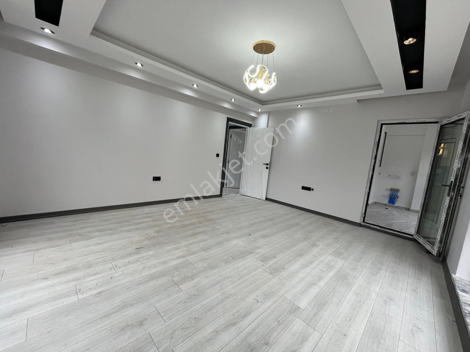 Tuncay Kartal'dan Çamlıca Mh De Özel Garajlı Köşe 2+1 - Görsel 5