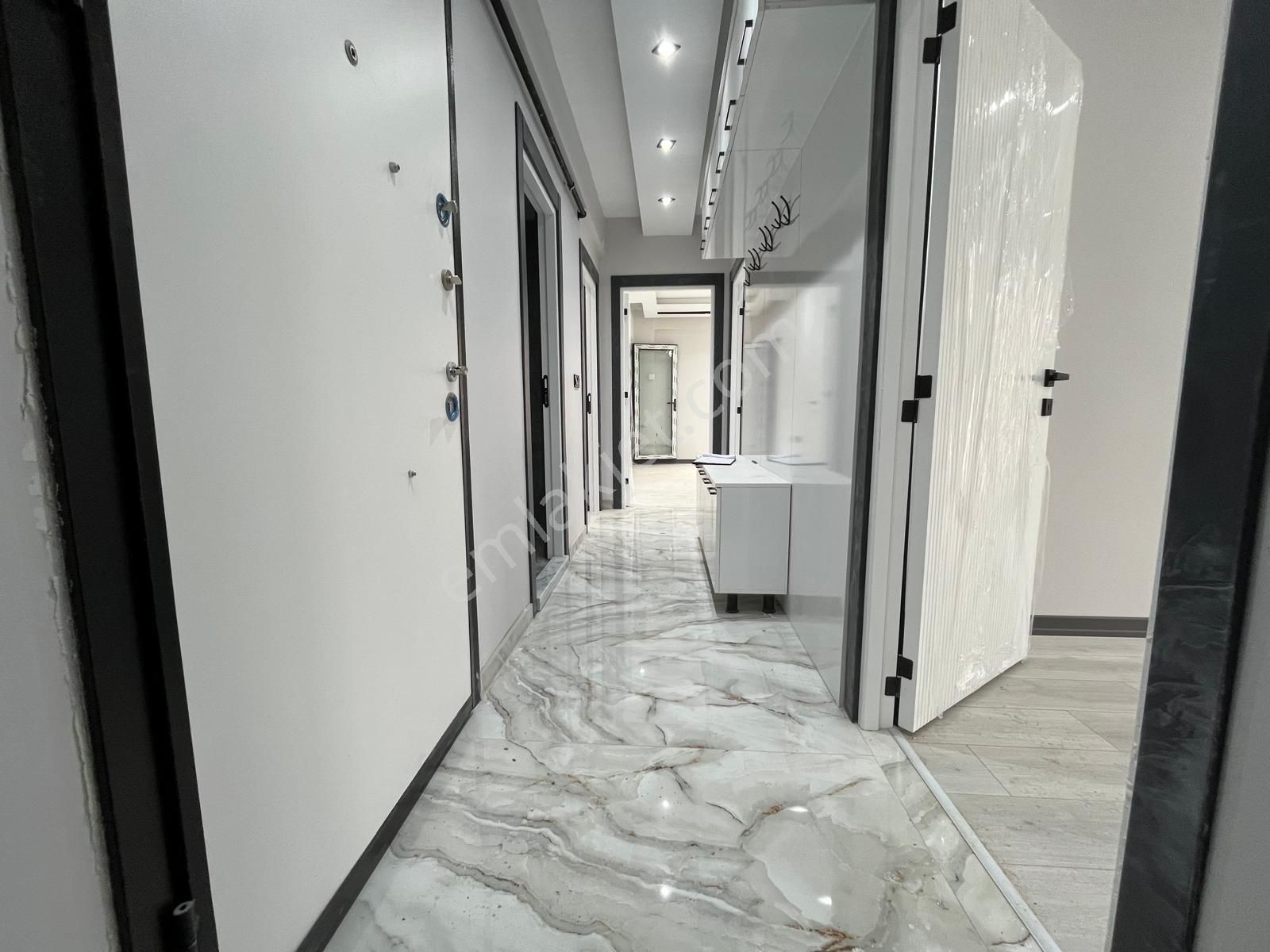 Tuncay Kartal'dan Çamlıca Mh De Özel Garajlı Köşe 2+1 - Görsel 22