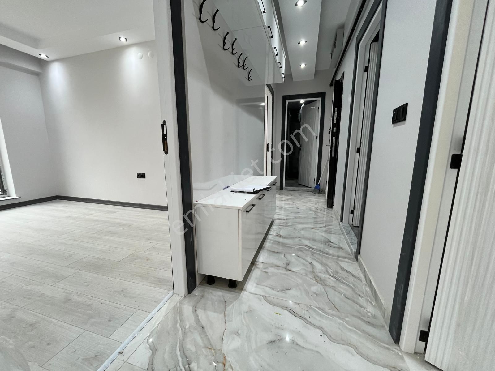 Tuncay Kartal'dan Çamlıca Mh De Özel Garajlı Köşe 2+1 - Görsel 7