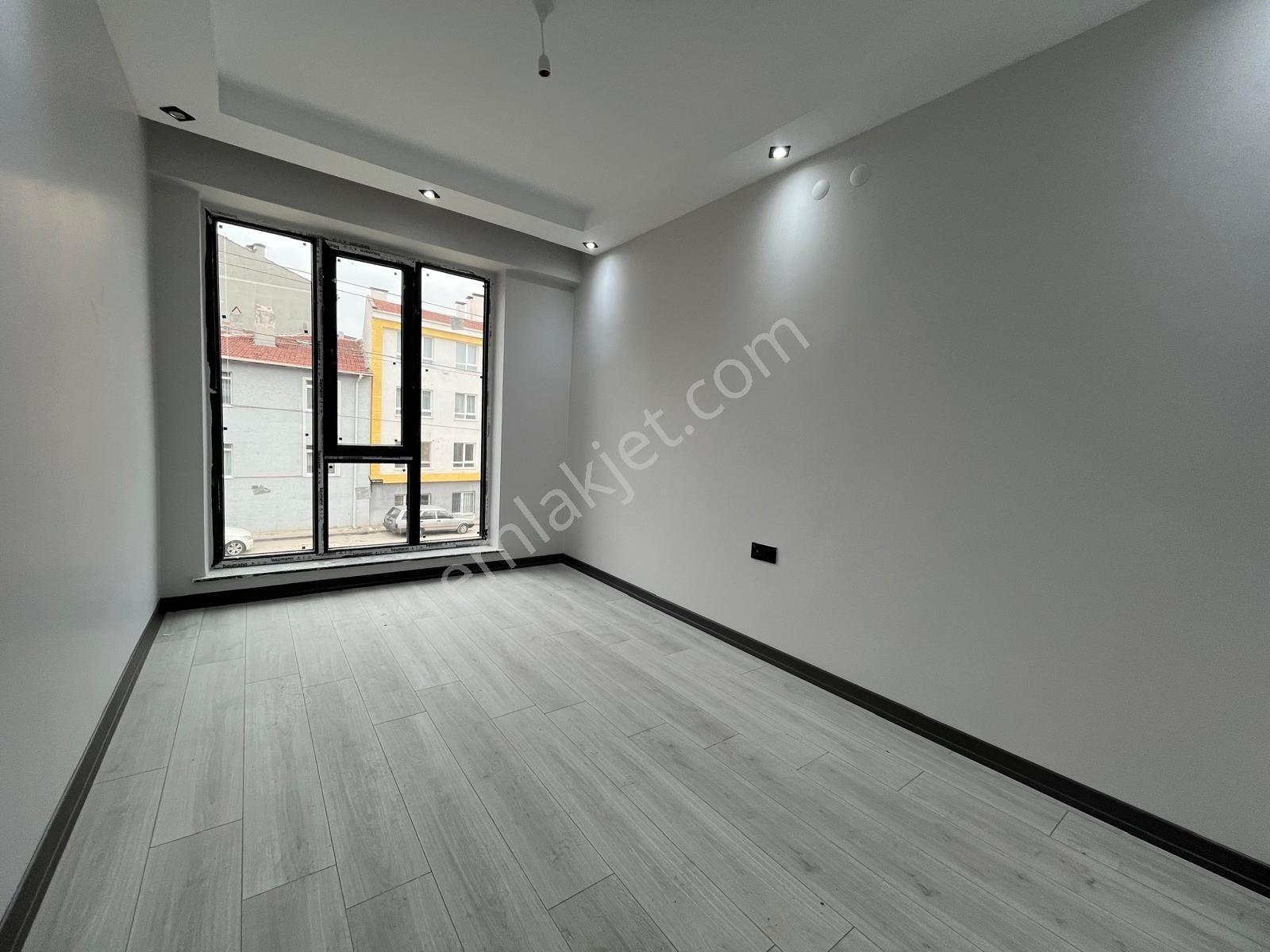 Tuncay Kartal'dan Çamlıca Mh De Özel Garajlı Köşe 2+1 - Görsel 13